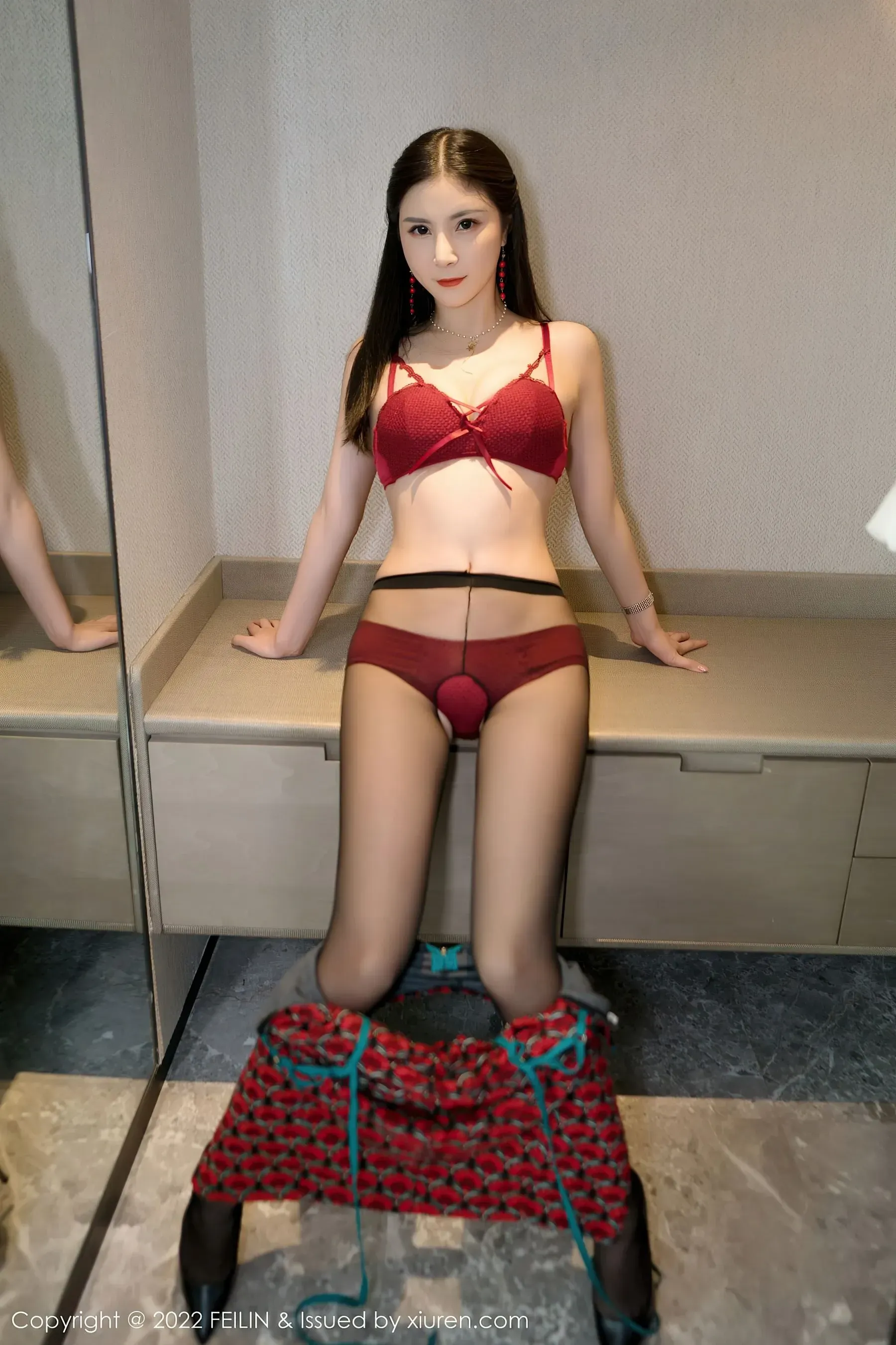 嗲囡囡 VOL.430 小蛮妖Yummy 吊带长裙黑丝美腿插图4