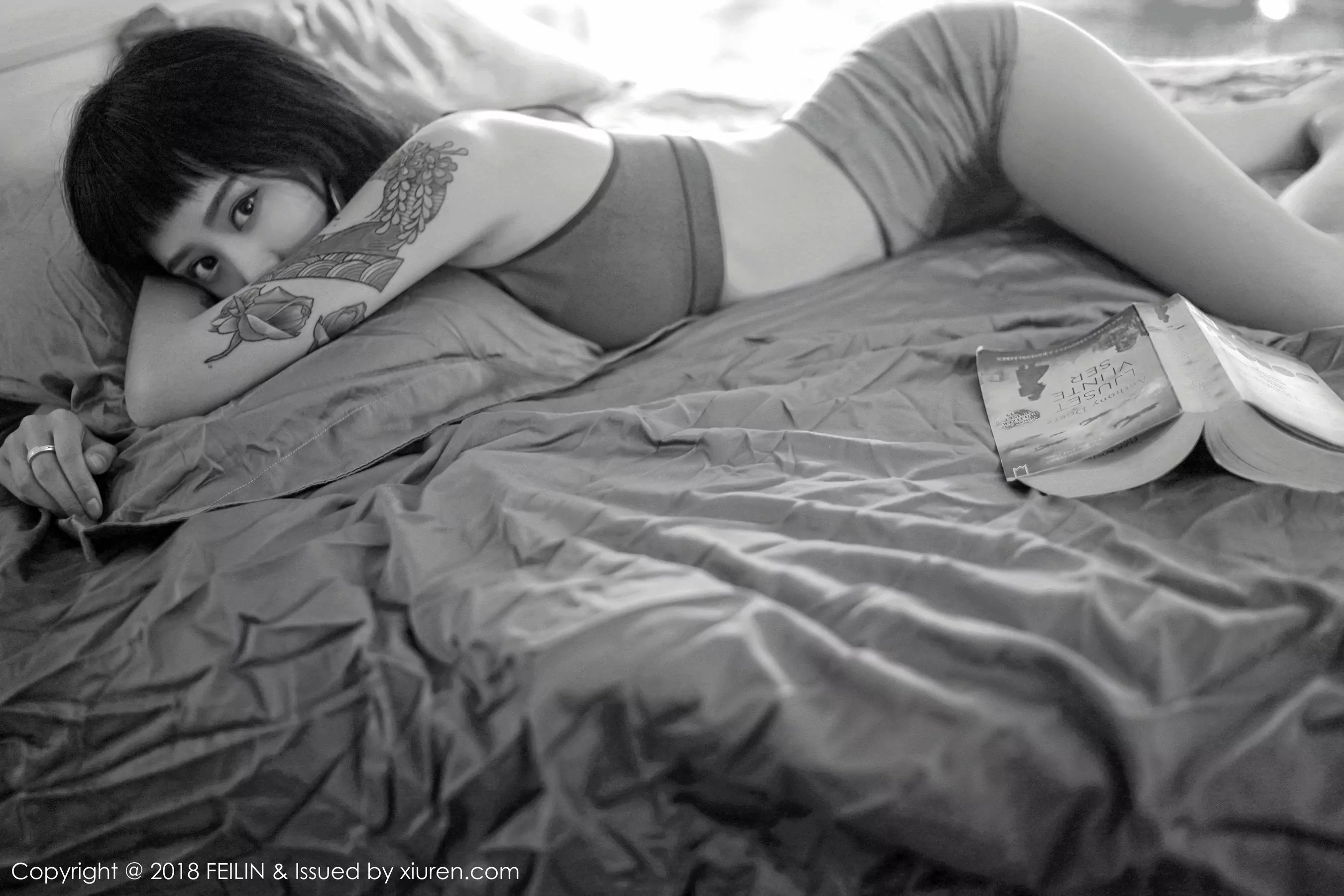 赵艺璇《香烟、纹身、黑白风格照片》 嗲囡囡 VOL.129插图7