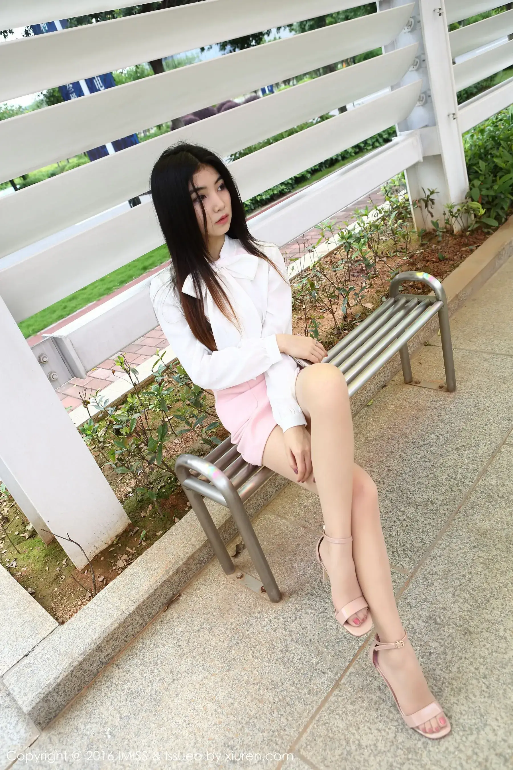 Winki丝姬《街拍丝袜美腿+车内丝袜诱惑》 爱蜜社IMiss Vol.094插图5