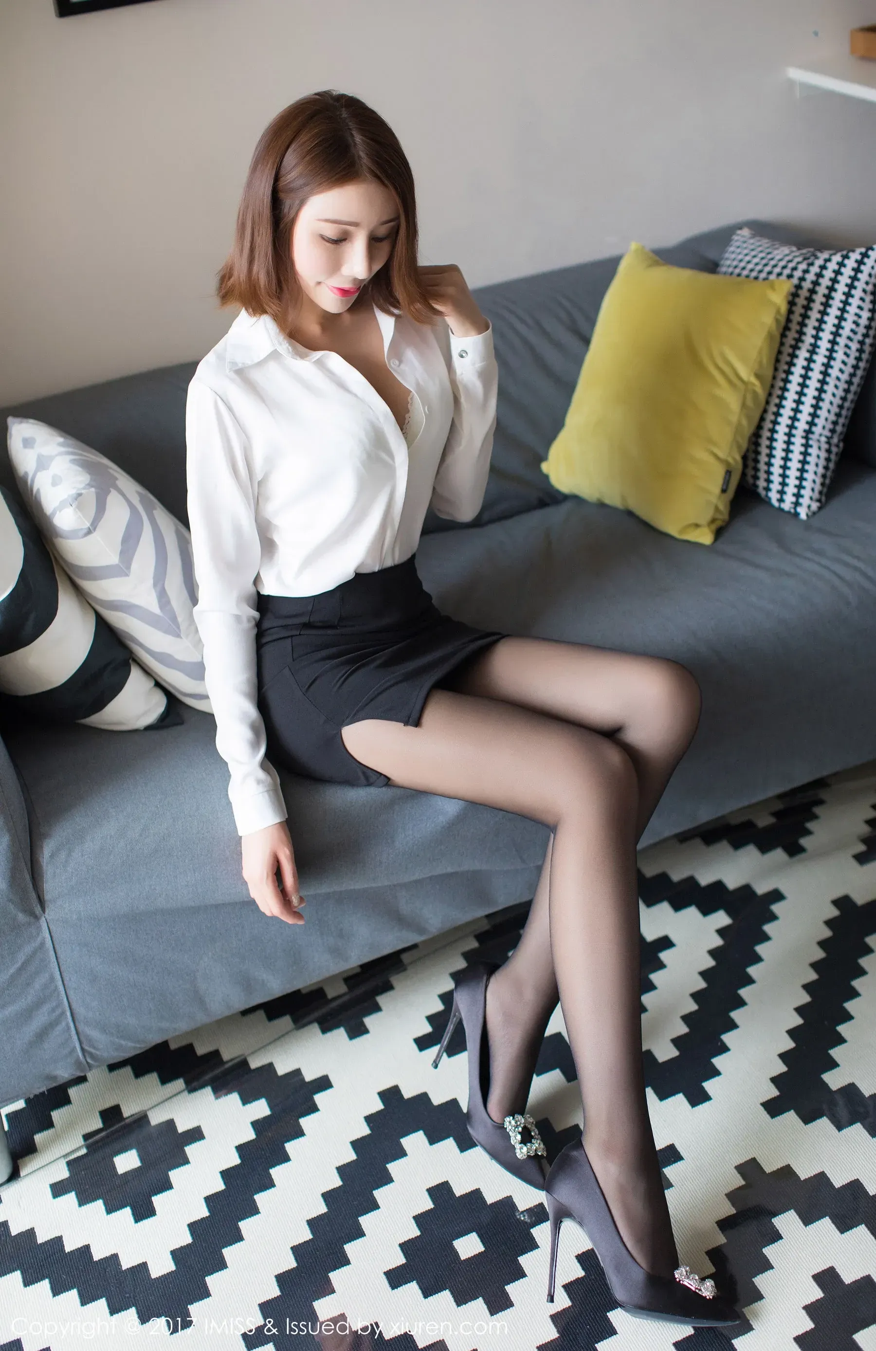 Savina《OL制服搭配黑丝美腿系列》 爱蜜社IMiss Vol.193插图2