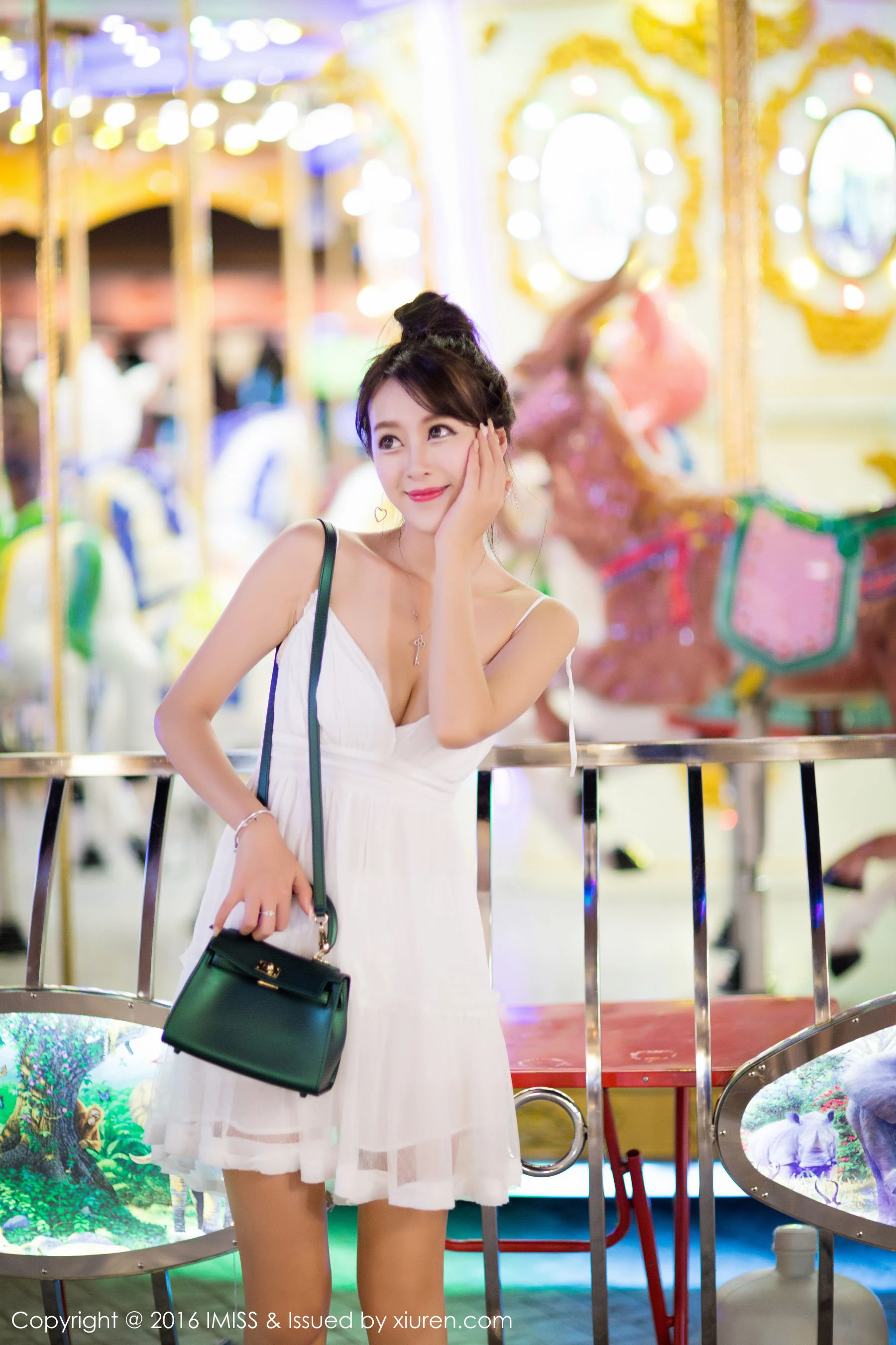 王曼妮好Q 《街拍+泳池旁小清新系列》爱蜜社IMiss Vol.141插图4