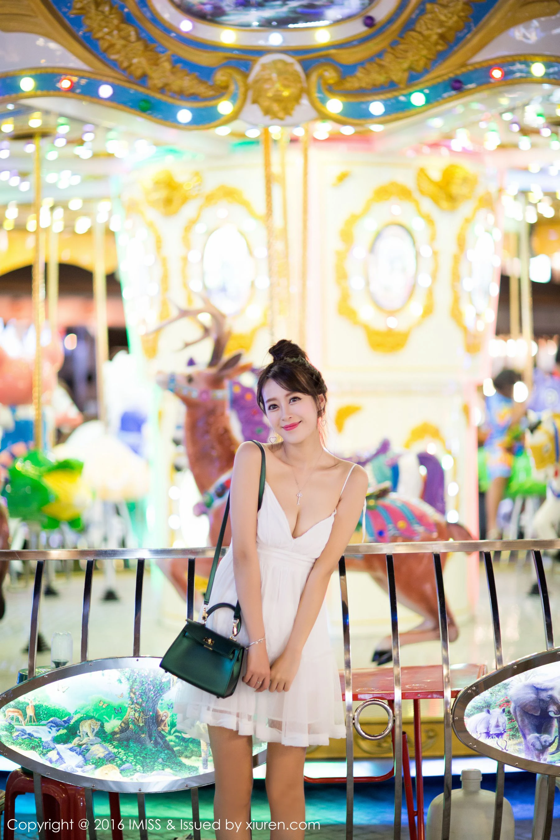 王曼妮好Q 《街拍+泳池旁小清新系列》爱蜜社IMiss Vol.141插图5