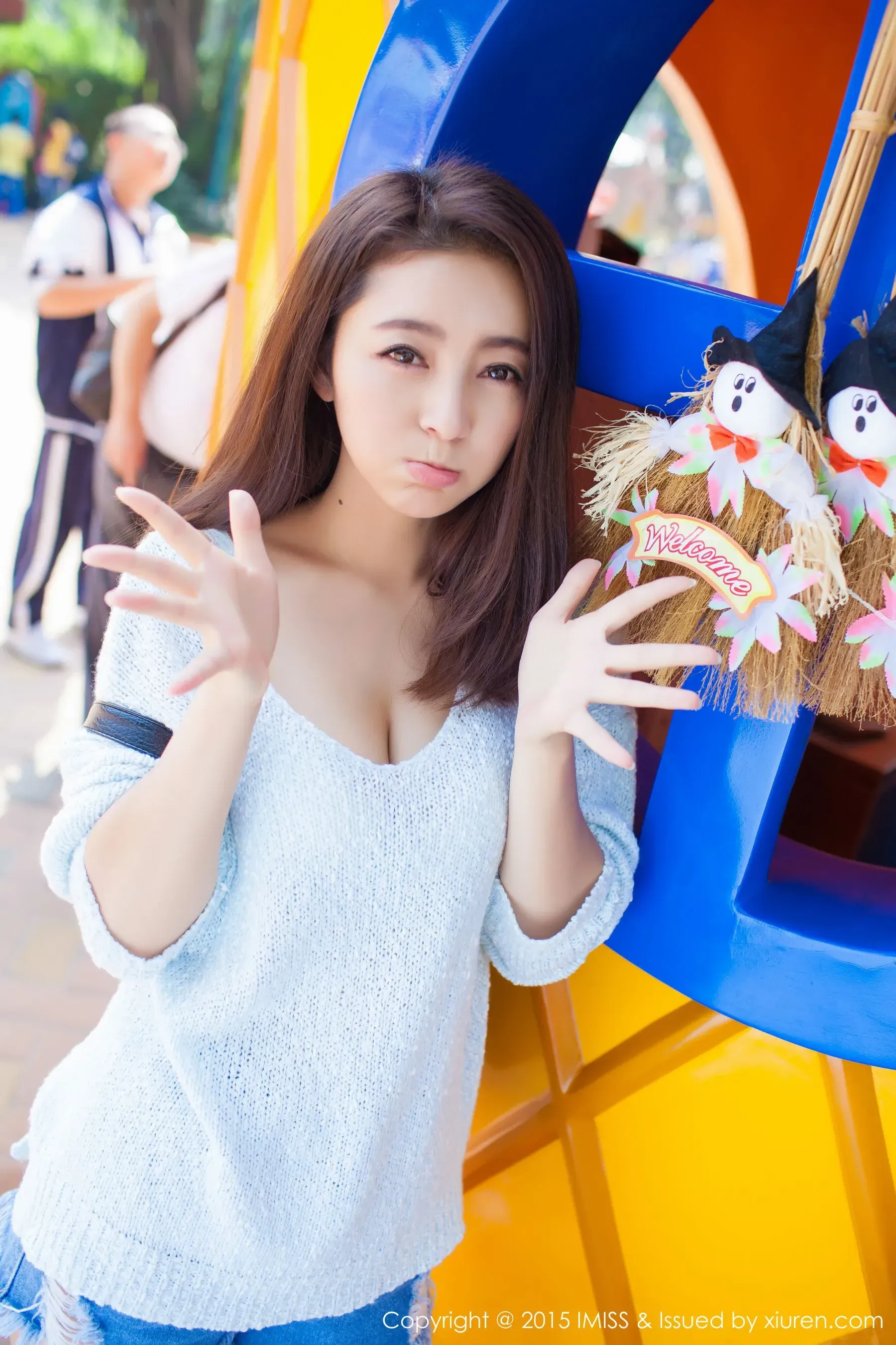 夏茉GIGI《牛仔热裤街拍》 爱蜜社IMiss Vol.049插图5