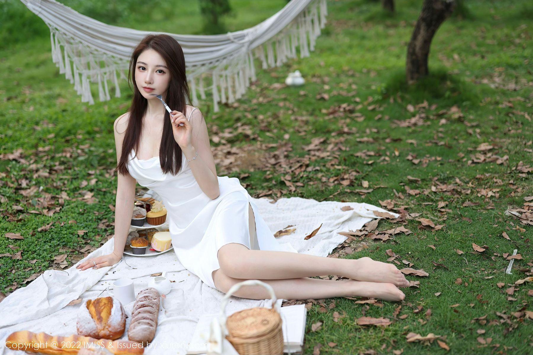 爱蜜社 VOL.682 Lynn刘奕宁 户外美腿插图2