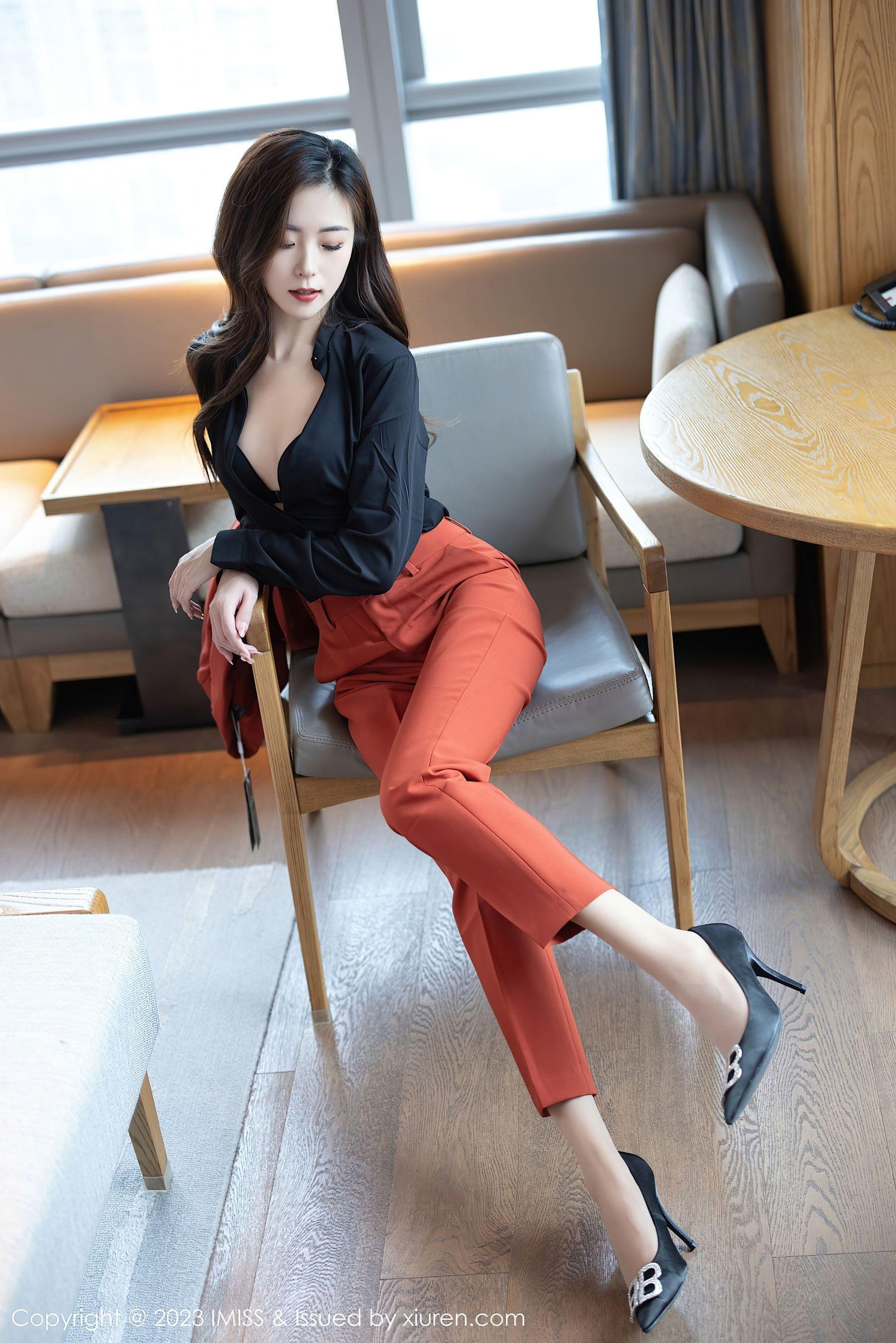 爱蜜社 VOL.717 杨紫嫣candy 制服美腿插图2