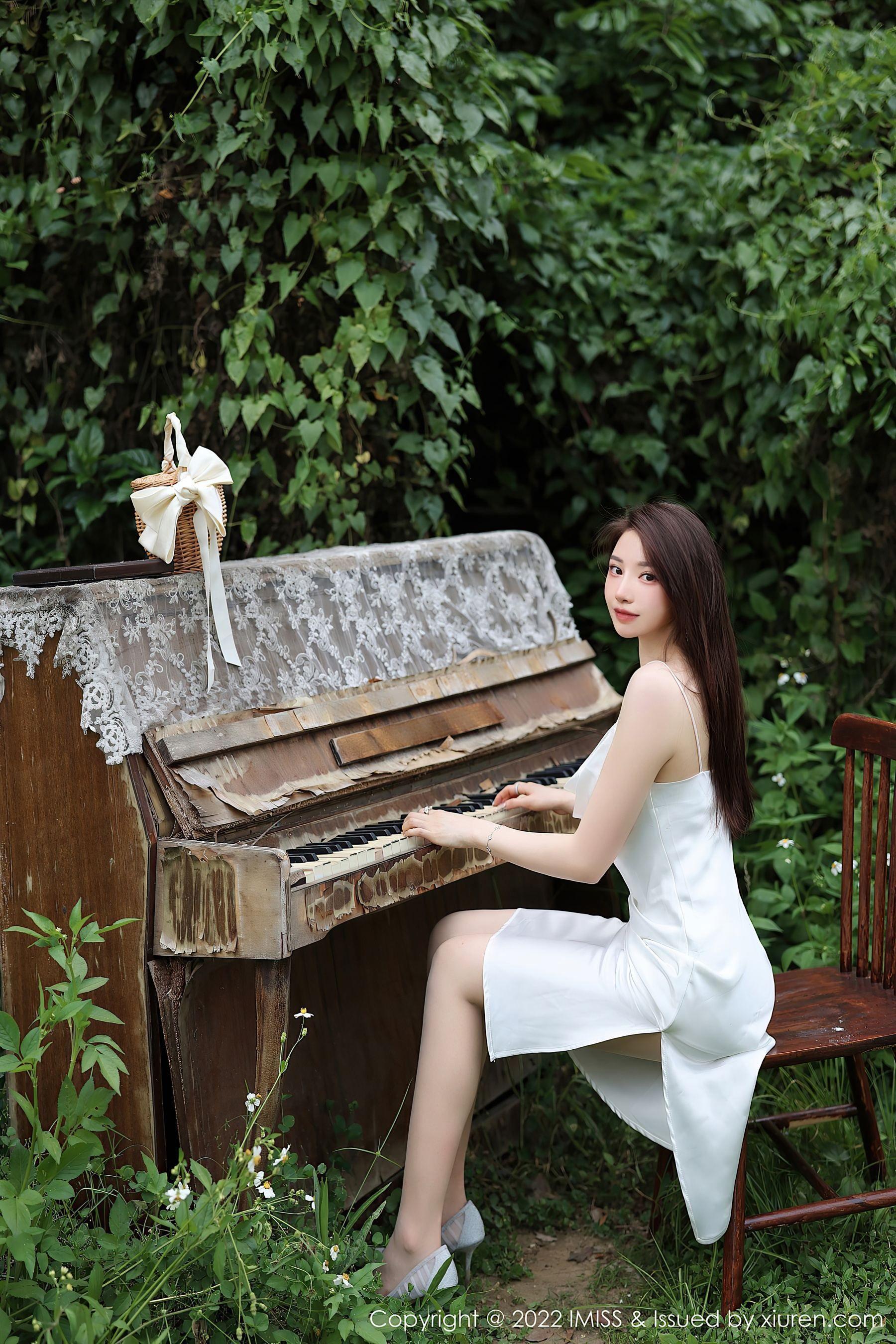 爱蜜社 VOL.682 Lynn刘奕宁 户外美腿插图4