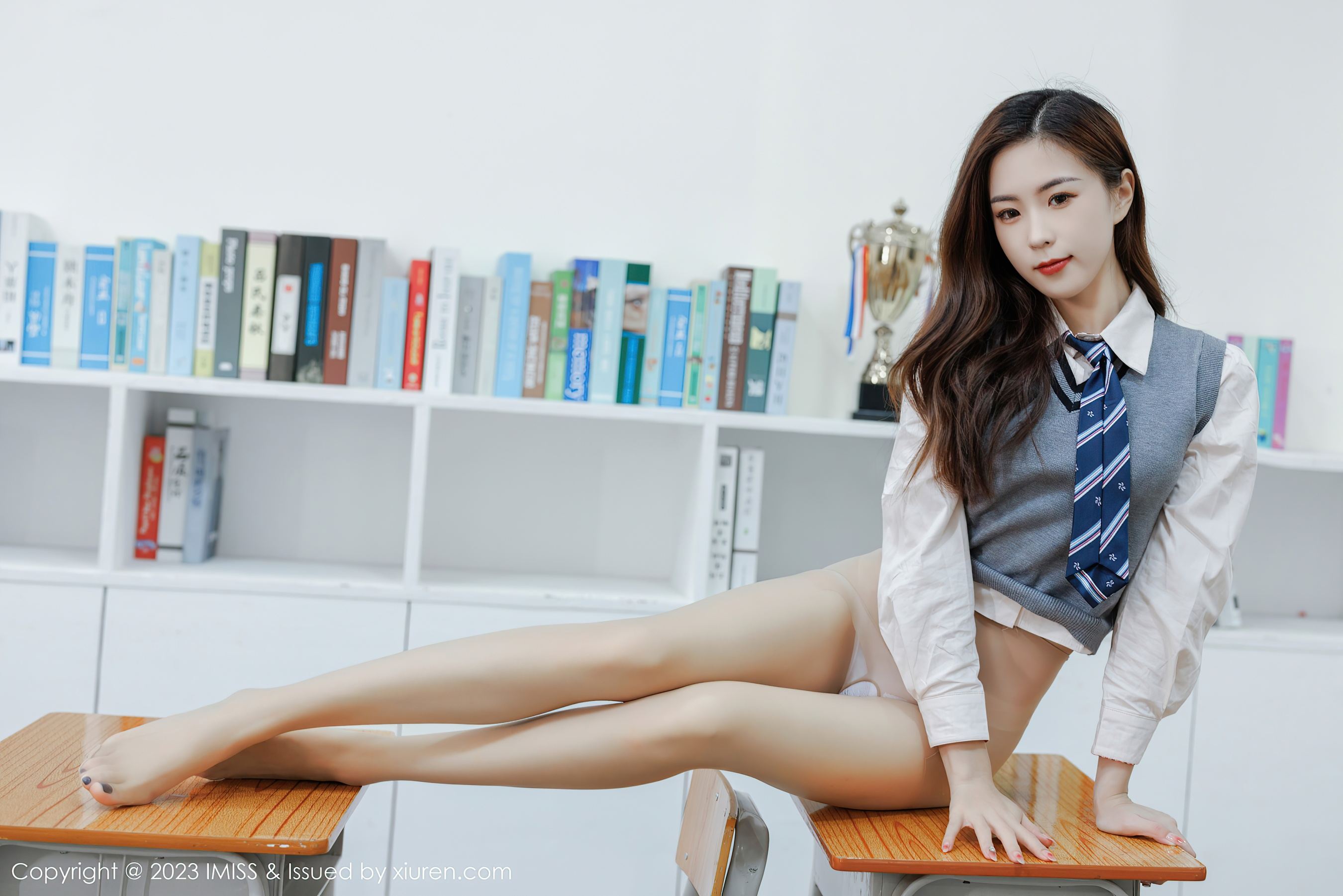 爱蜜社 VOL.730 杨紫嫣candy 短裙美腿插图4