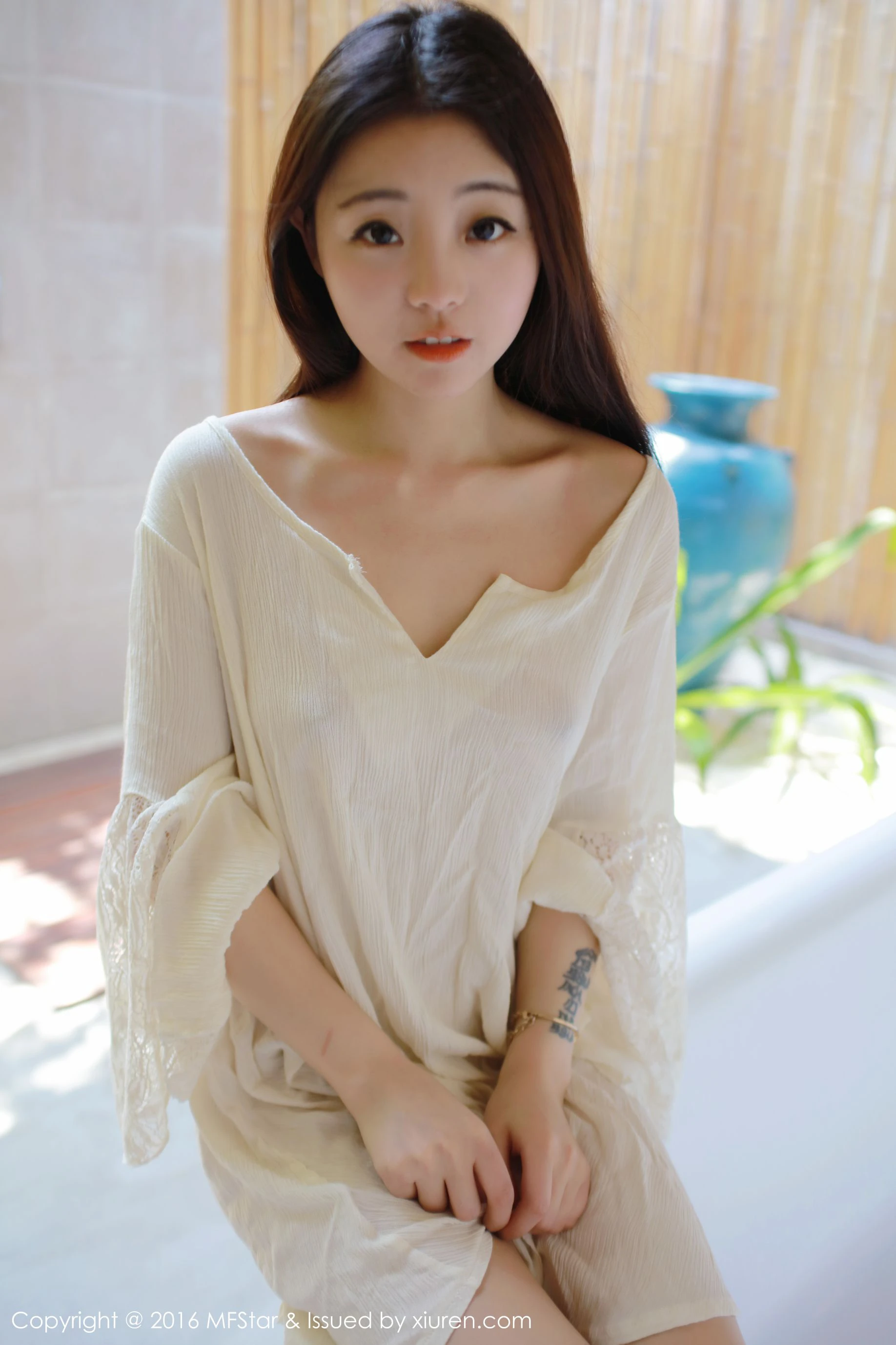 佘贝拉bella《湿身诱惑与激凸福利》 模范学院 Vol.072插图2