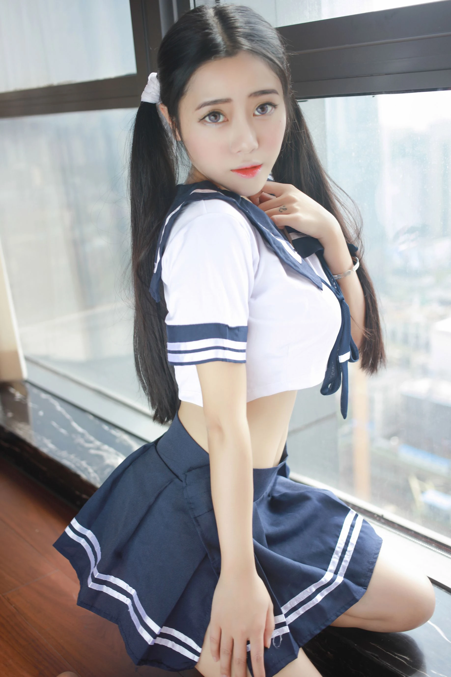 兜豆靓Youlina《3套性感制服系列》 模范学院 Vol.032|图集秀