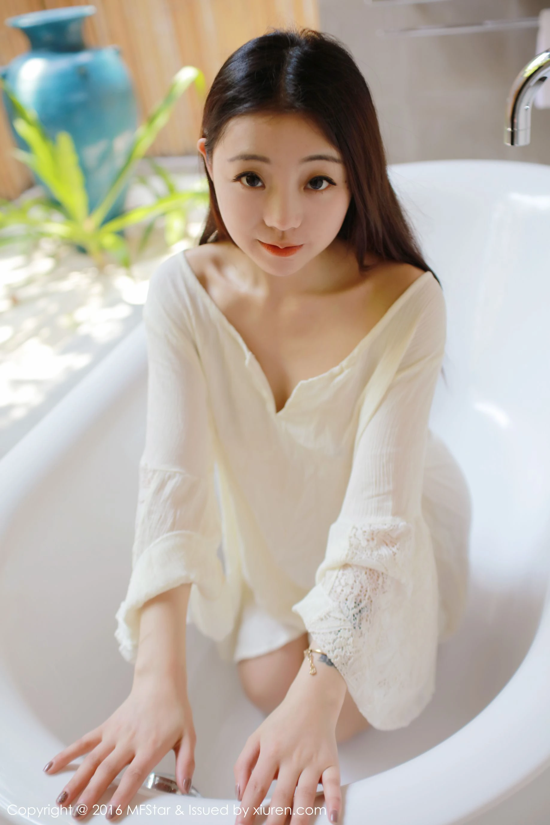 佘贝拉bella《湿身诱惑与激凸福利》 模范学院 Vol.072插图5