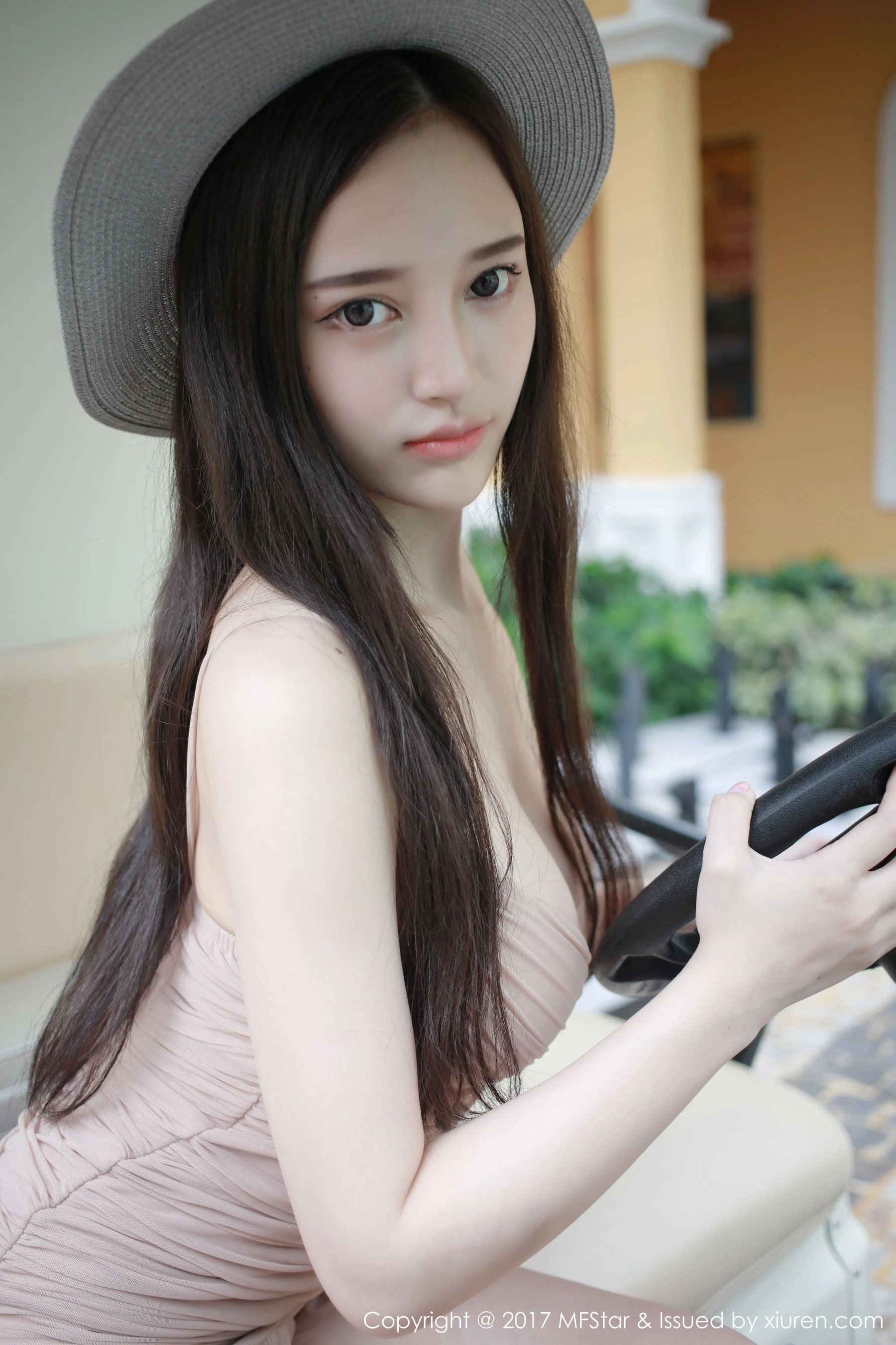 唐琪儿il《性感吊裙与开衩睡衣》 模范学院 Vol.106插图3