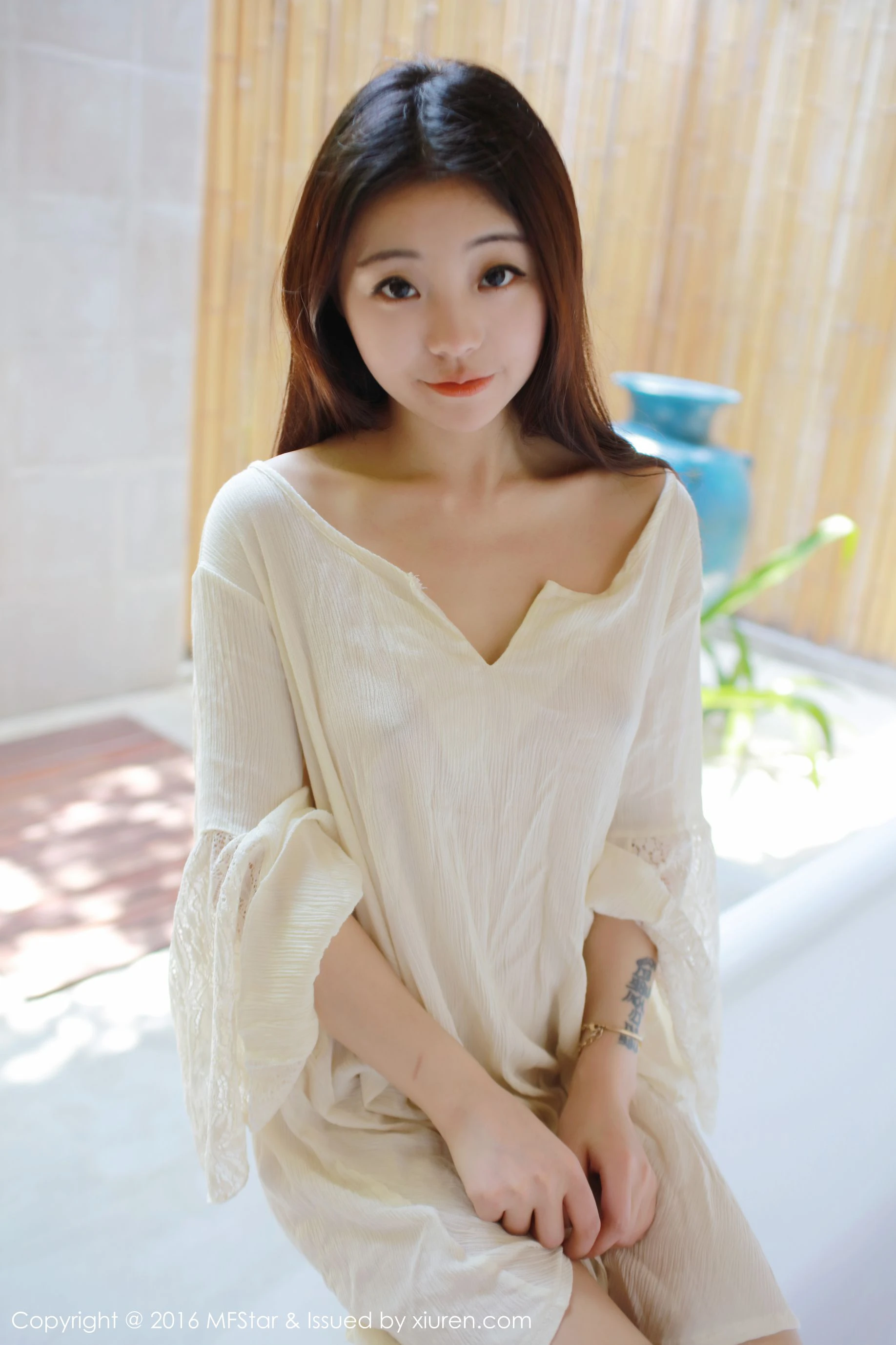 佘贝拉bella《湿身诱惑与激凸福利》 模范学院 Vol.072插图4