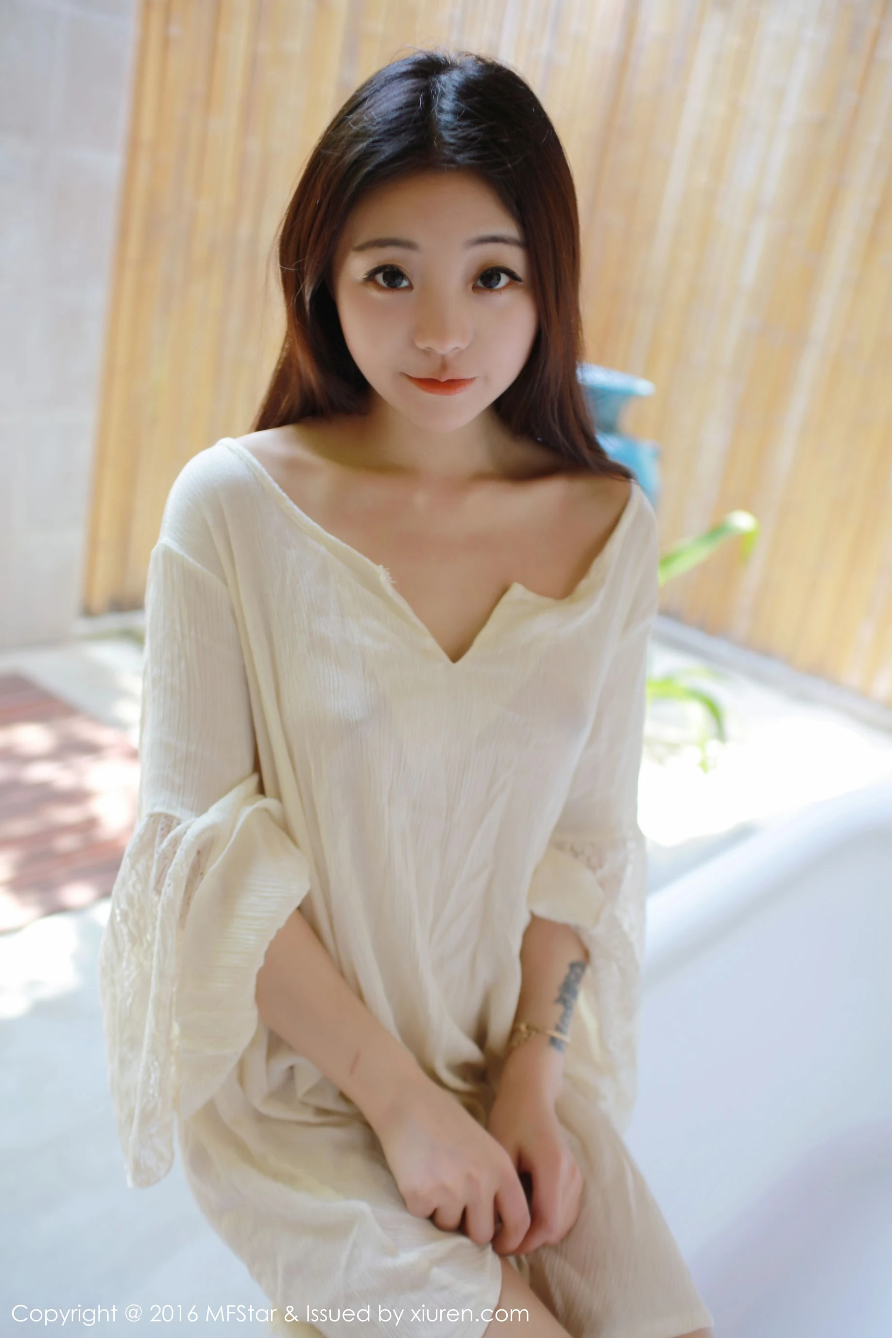 佘贝拉bella《湿身诱惑与激凸福利》 模范学院 Vol.072插图3