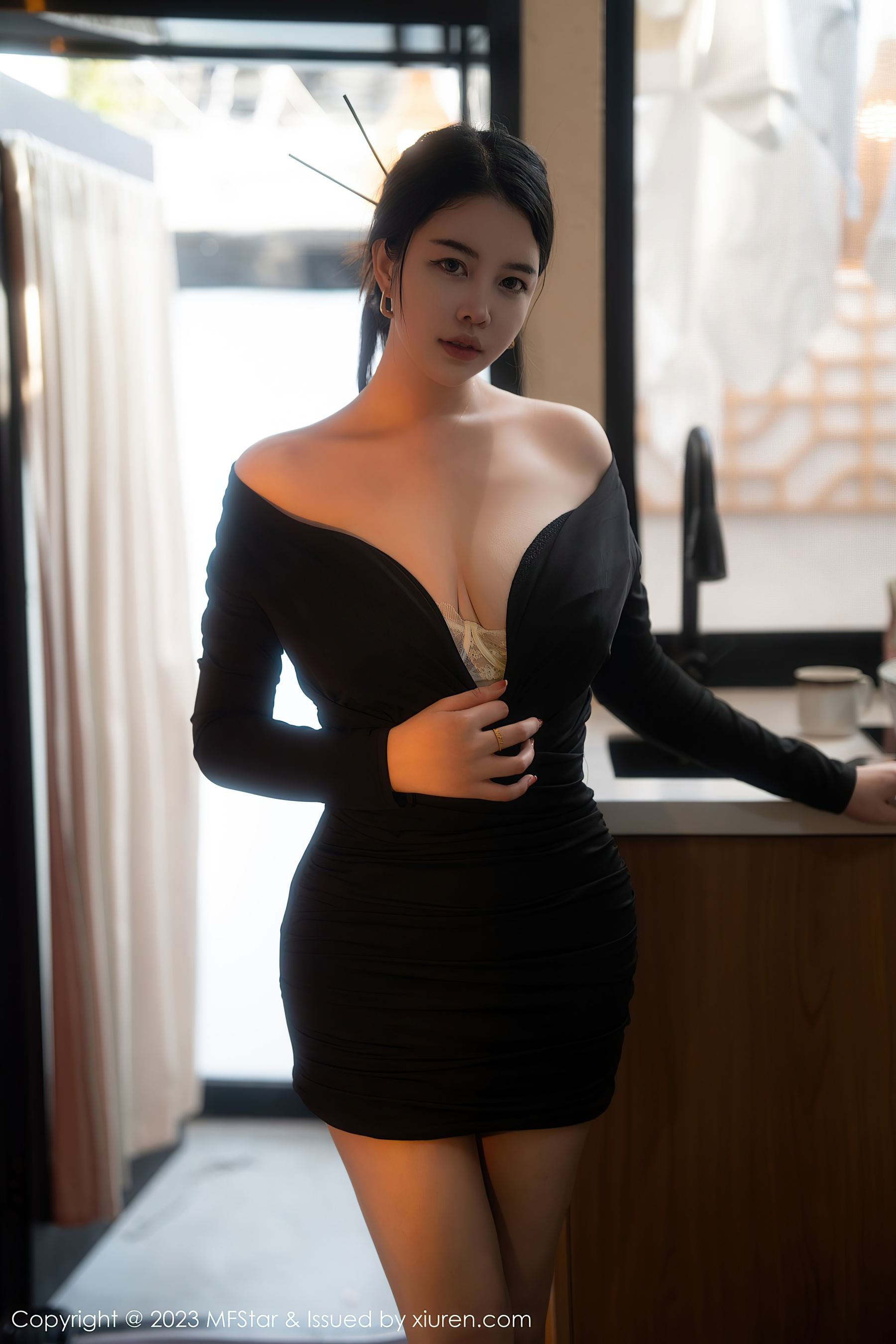 模范学院 VOL.596 樱桃小犊子 丰腴美臀插图3