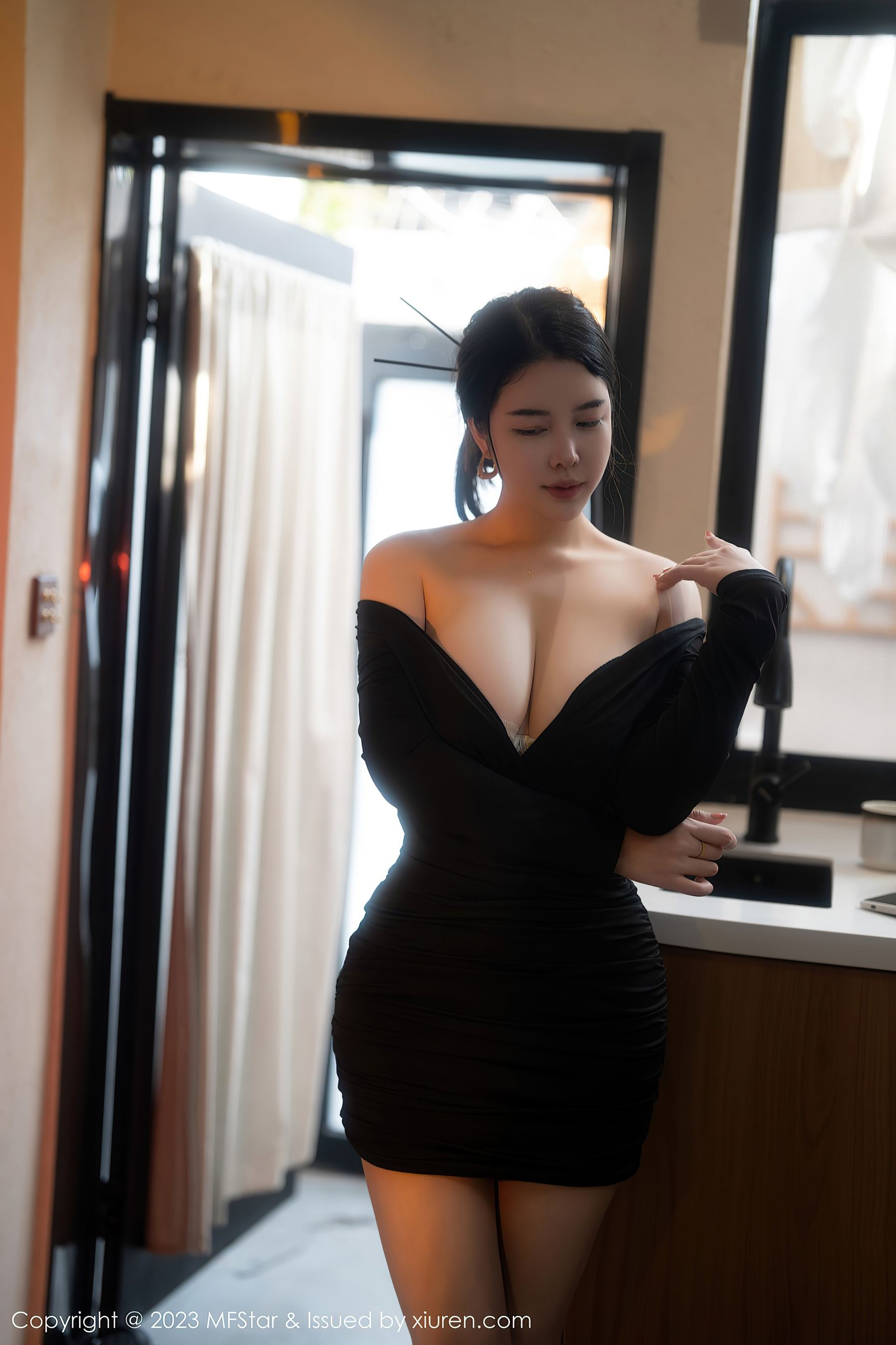 模范学院 VOL.596 樱桃小犊子 丰腴美臀插图6