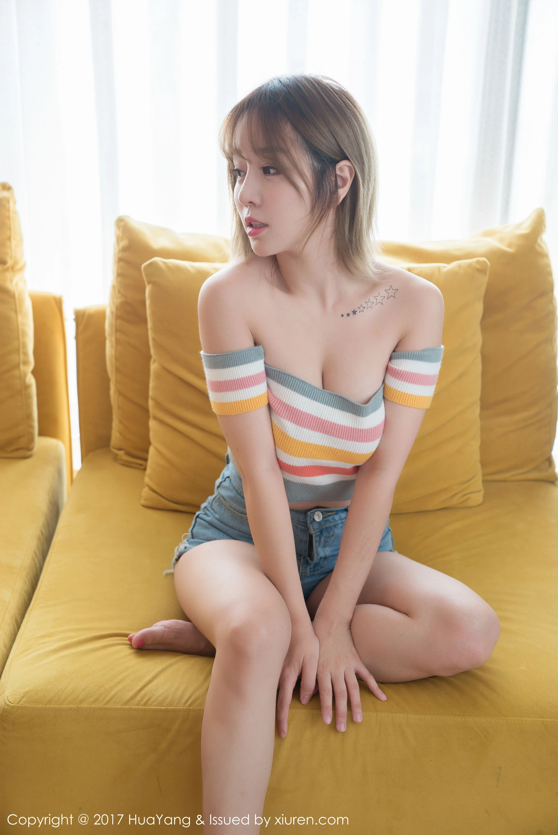 王雨纯《牛仔短裤、蕾丝内衣和护士装》 花漾 VOL.002插图6