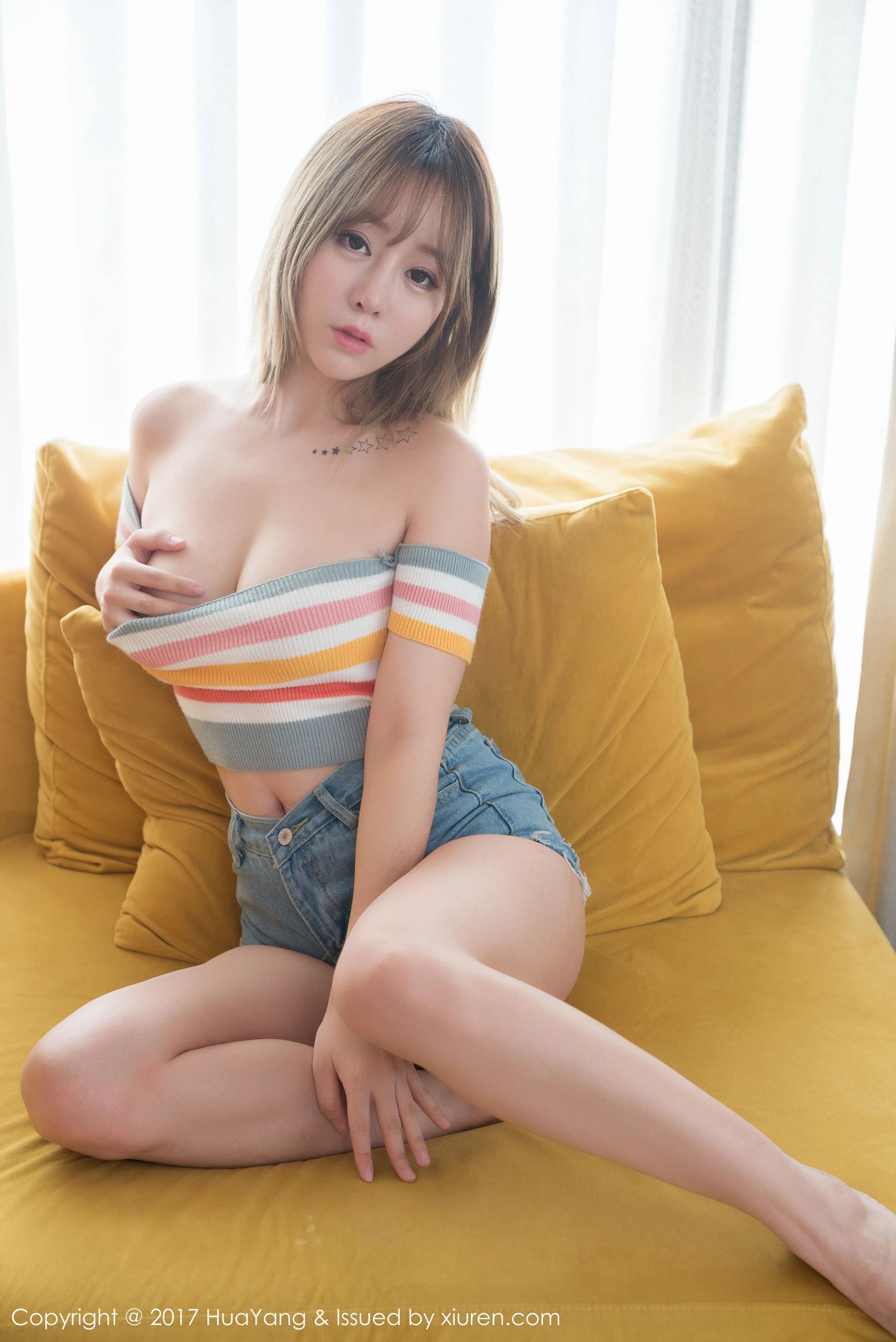 王雨纯《牛仔短裤、蕾丝死库水和护士装》 花漾Show Vol.005插图7