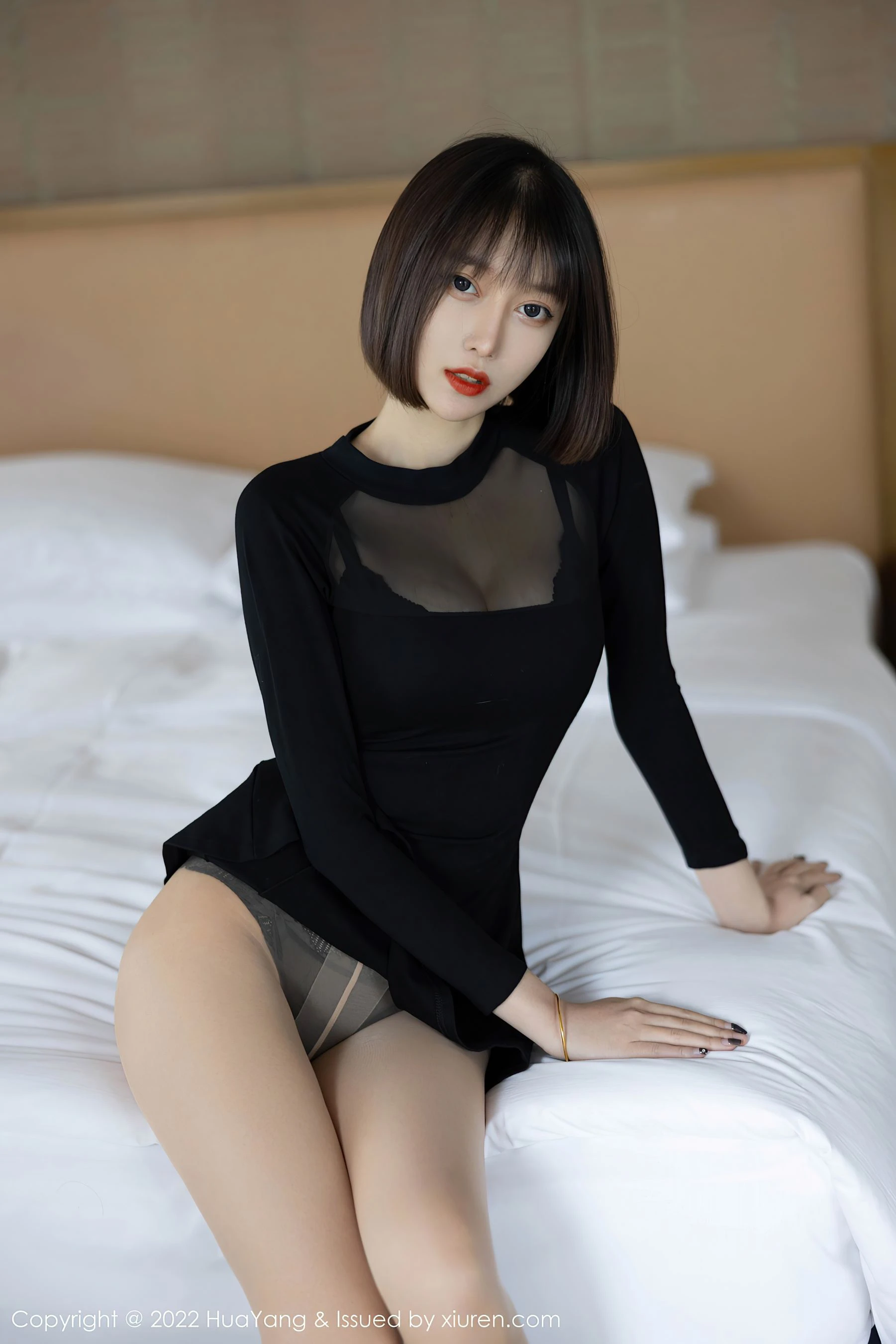 花漾 VOL.491 玥儿玥er 丝袜美腿性感短发美女写真插图1