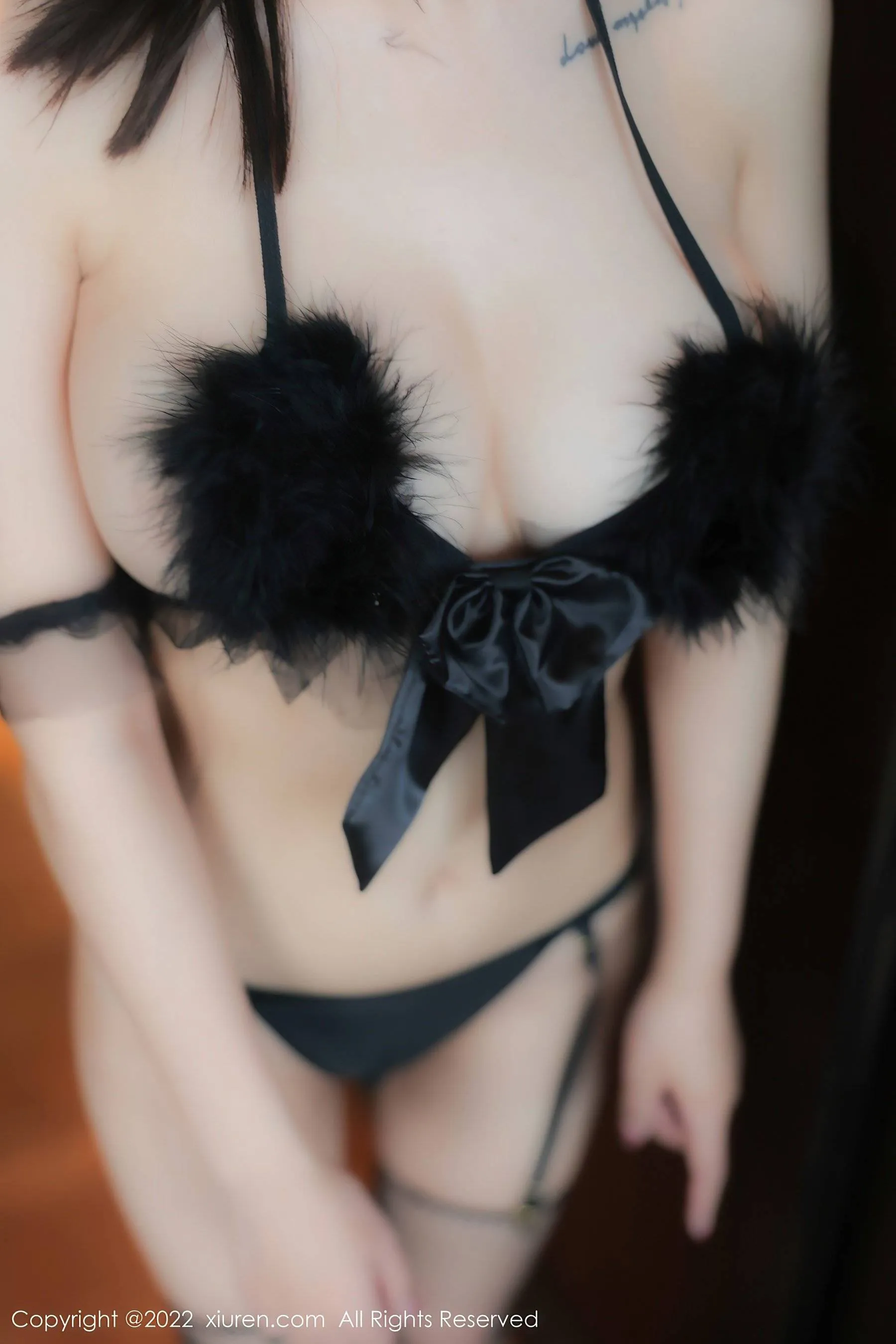  秀人网 No.6018 夏沫沫tifa 比基尼美腿第4张