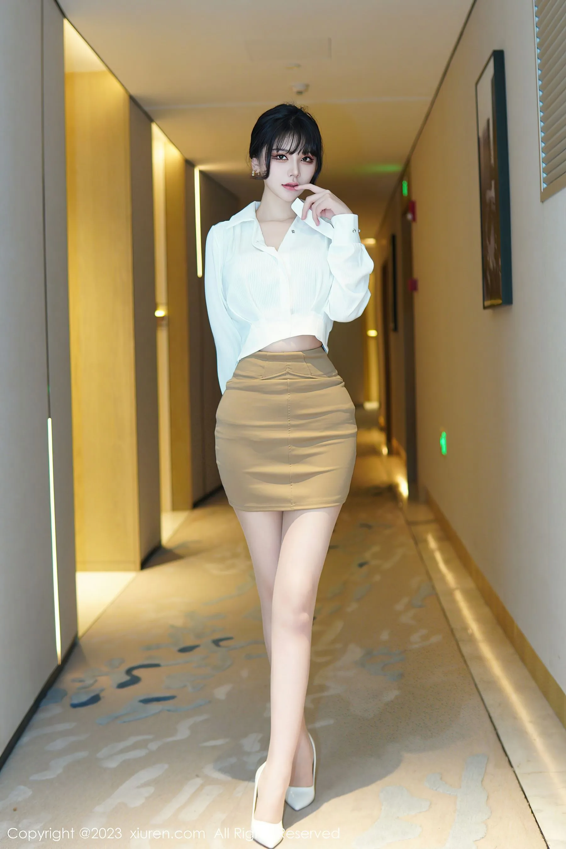 秀人网 No.6111 桃桃子_ 短裙美腿第21张