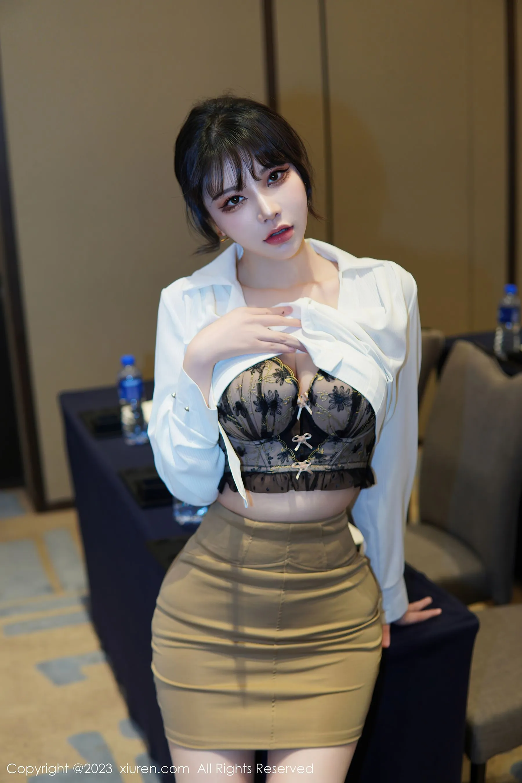 秀人网 No.6111 桃桃子_ 短裙美腿第18张