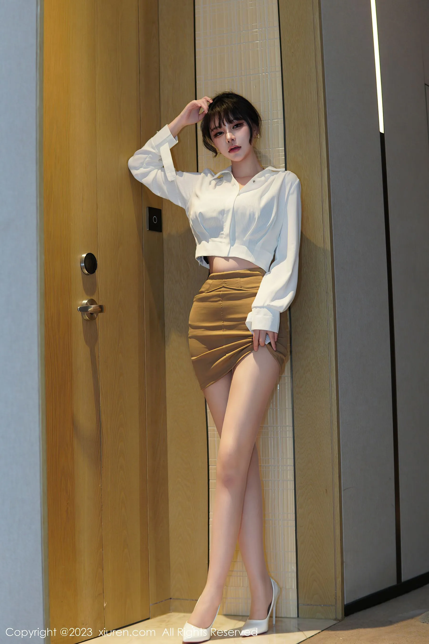 秀人网 No.6111 桃桃子_ 短裙美腿第19张