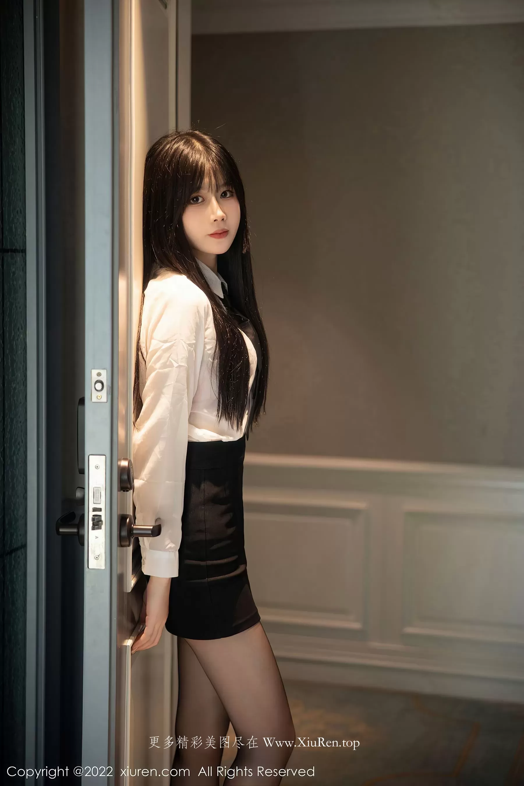  秀人网 No.5861 77qiqi 短裙黑丝第17张