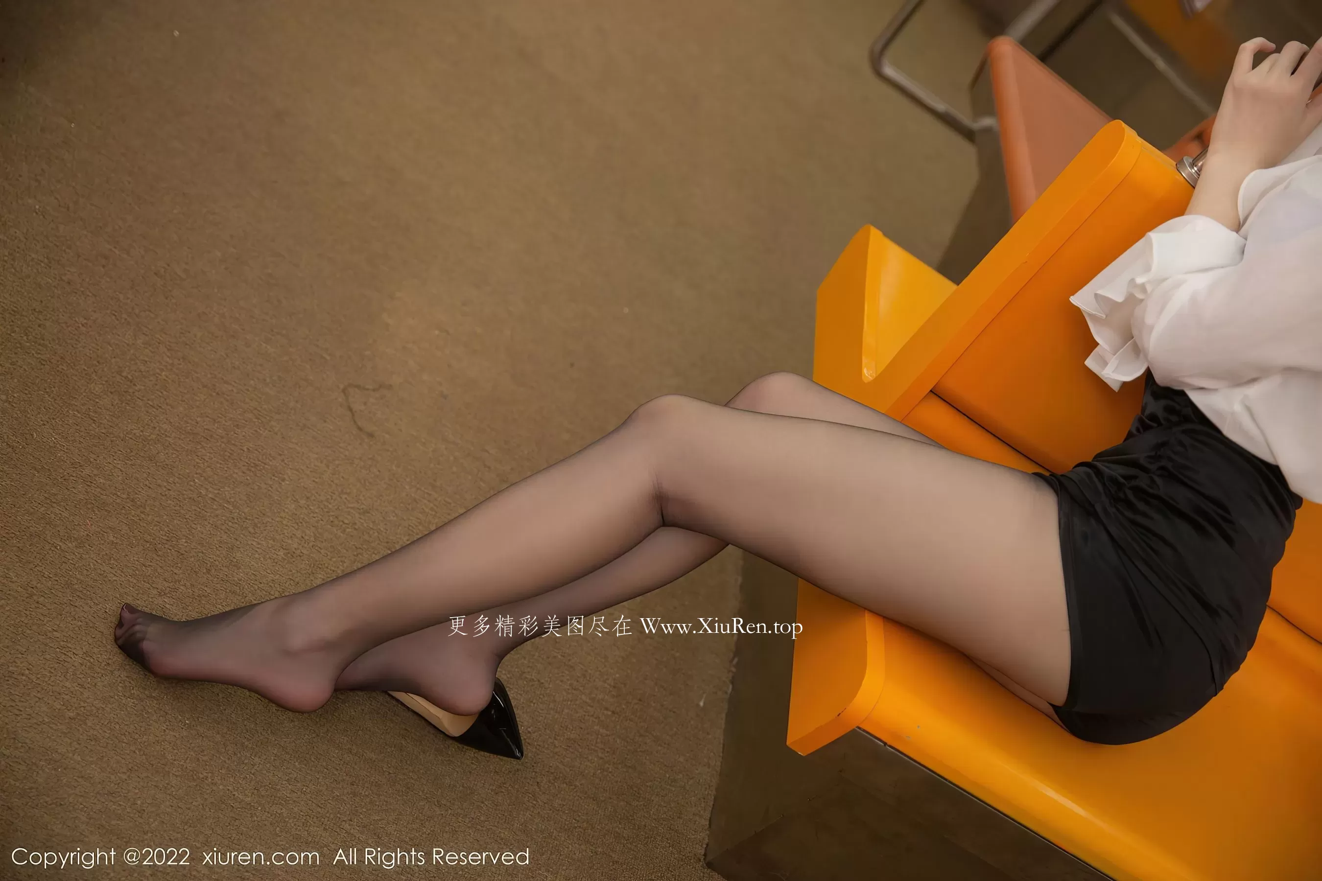  秀人网 No.5808 是小逗逗 黑丝短裙第24张