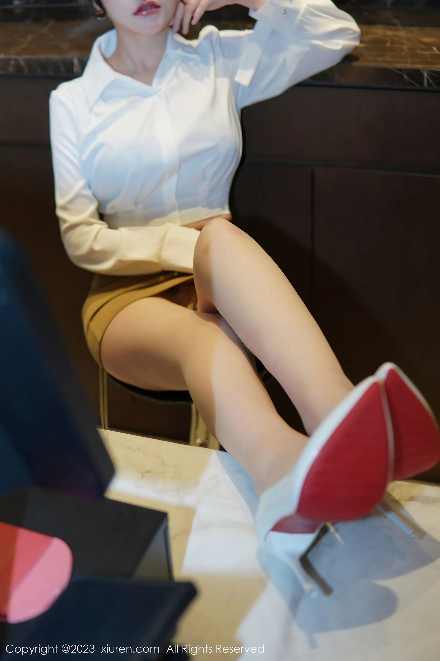 秀人网 No.6111 桃桃子_ 短裙美腿第14张