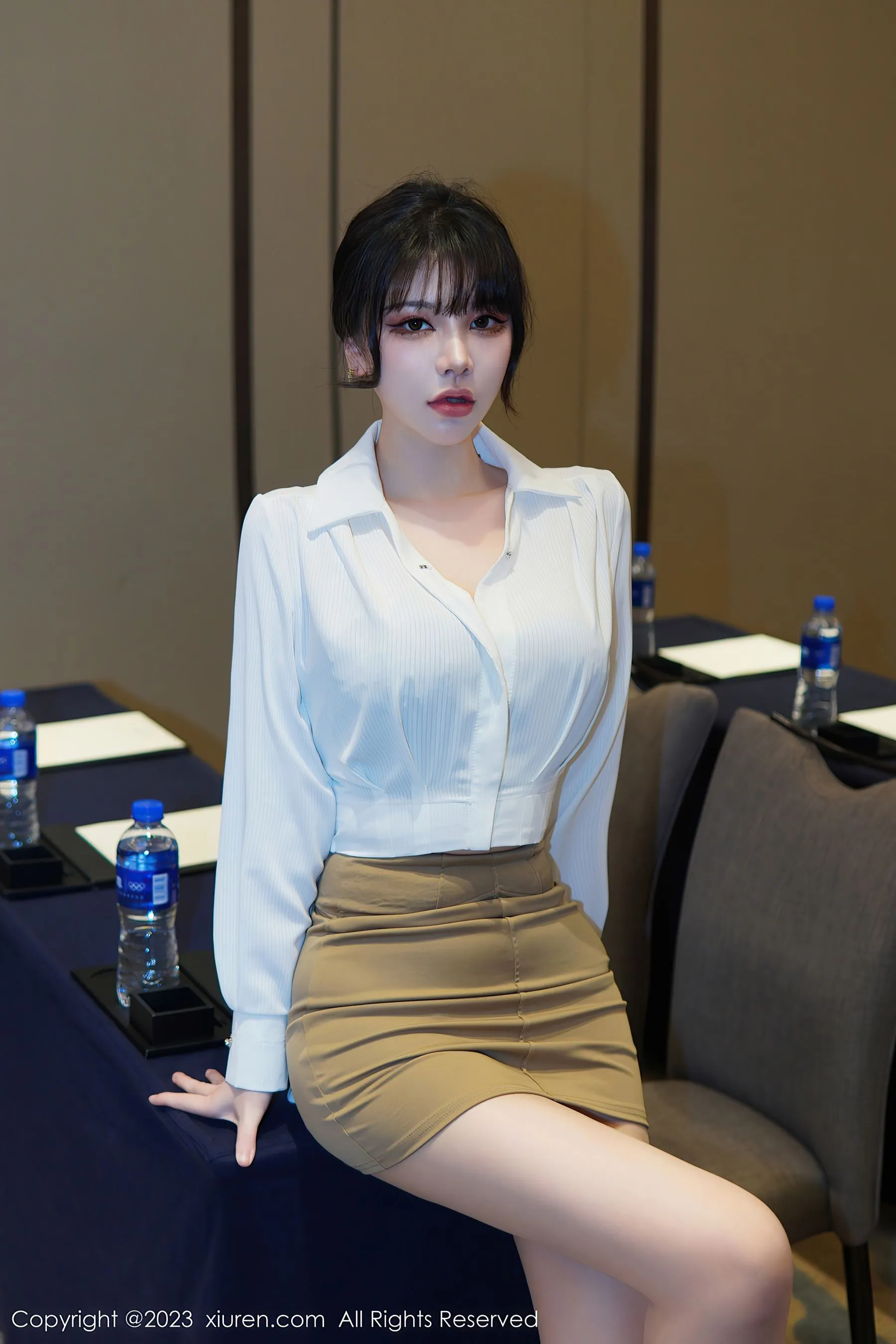 秀人网 No.6111 桃桃子_ 短裙美腿第15张