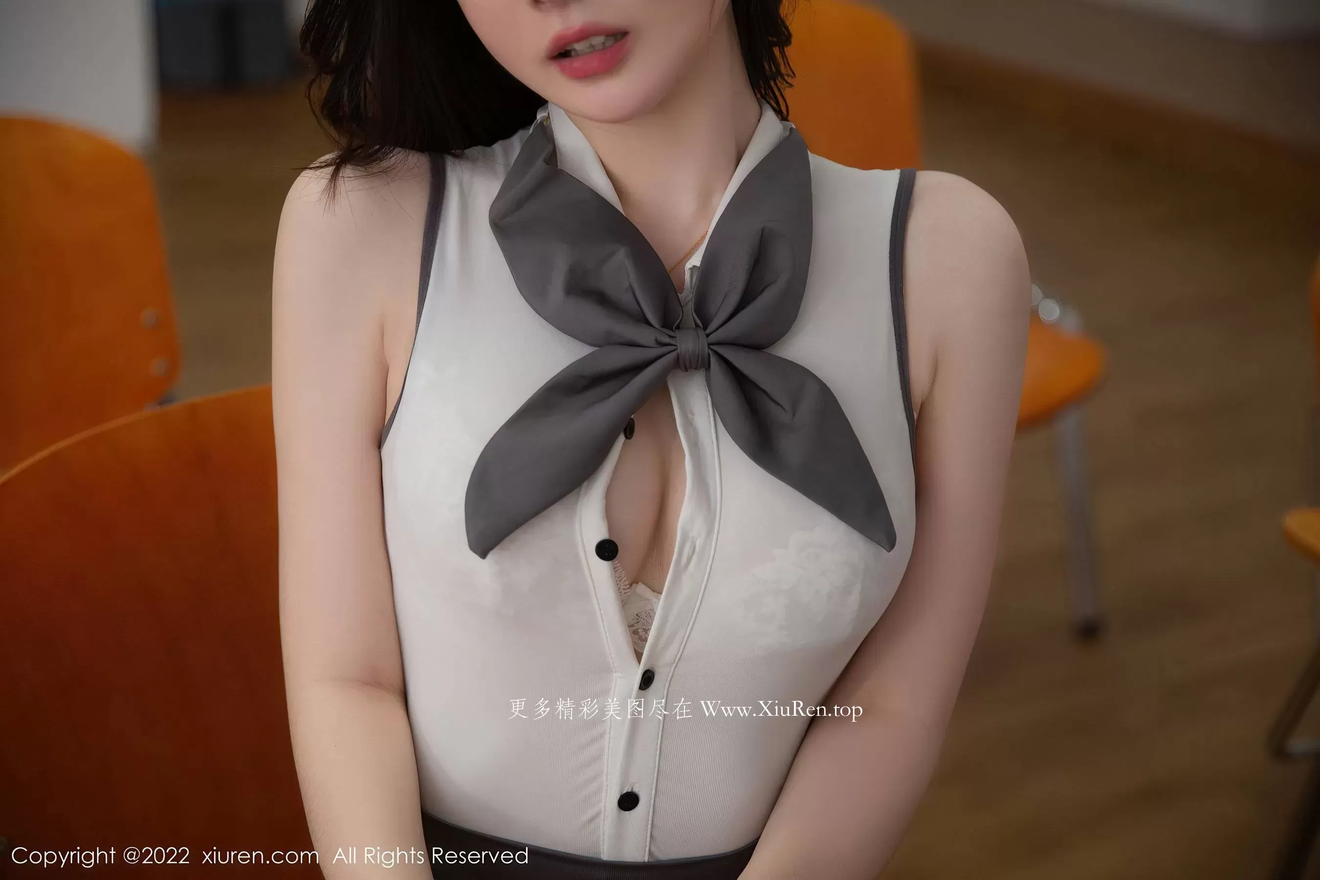秀人网 No.5933 是小逗逗 教室美腿第25张