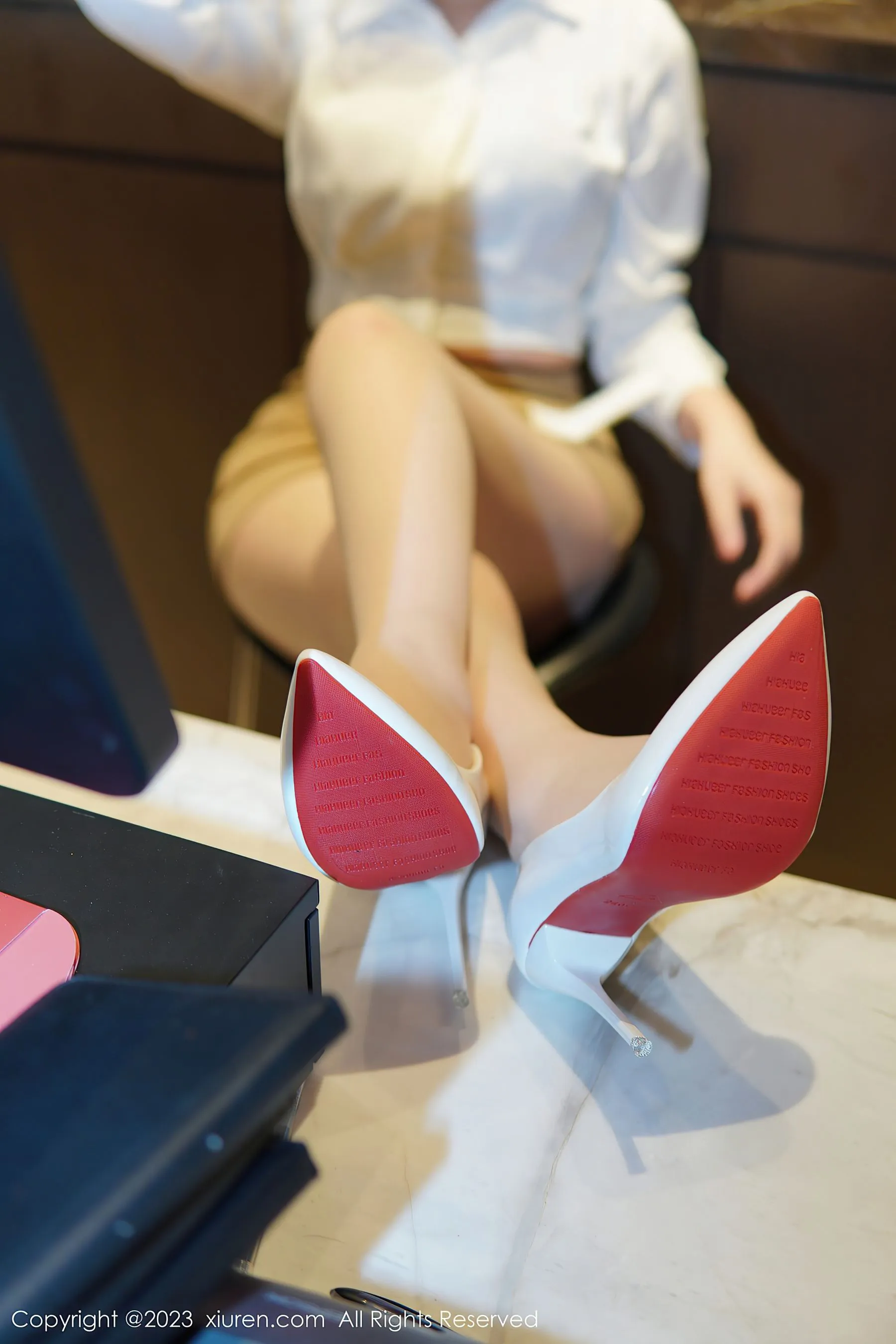 秀人网 No.6111 桃桃子_ 短裙美腿第15张