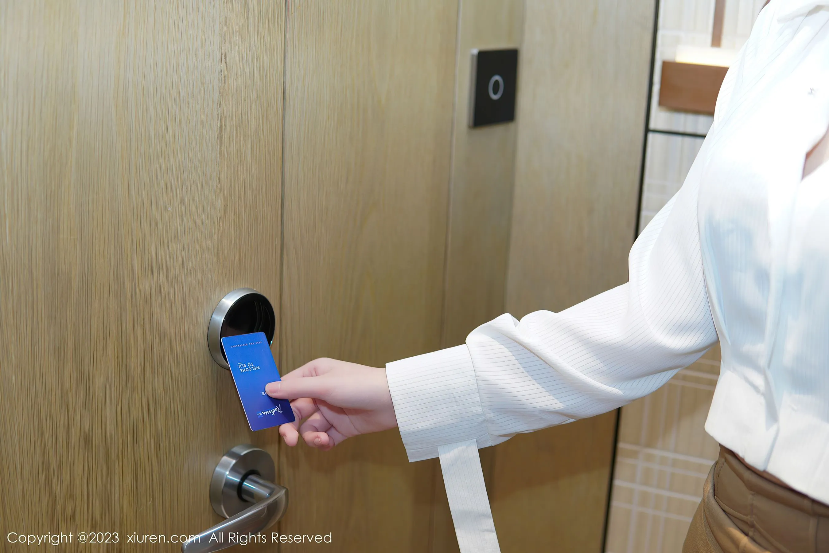 秀人网 No.6111 桃桃子_ 短裙美腿第22张