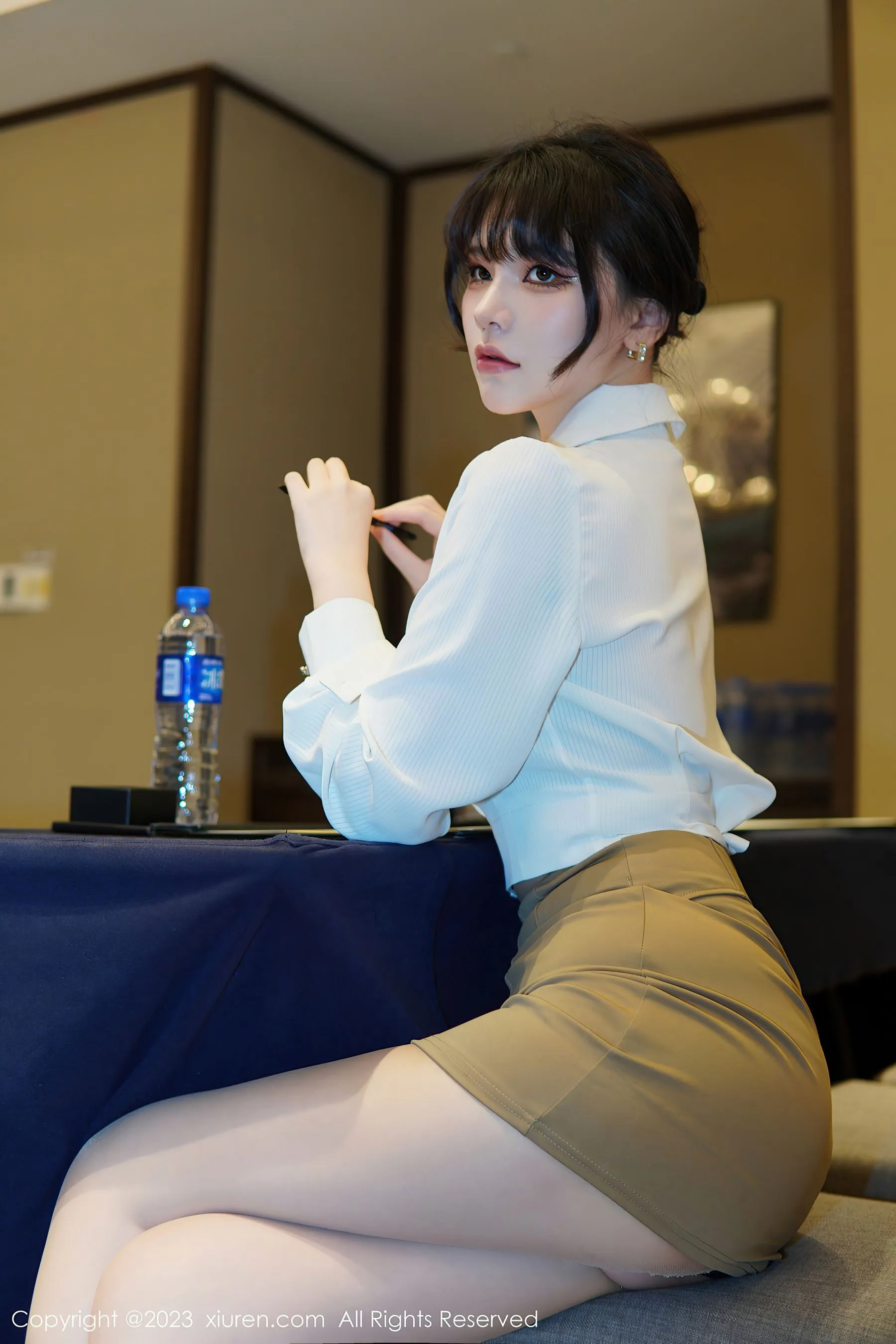 秀人网 No.6111 桃桃子_ 短裙美腿第16张