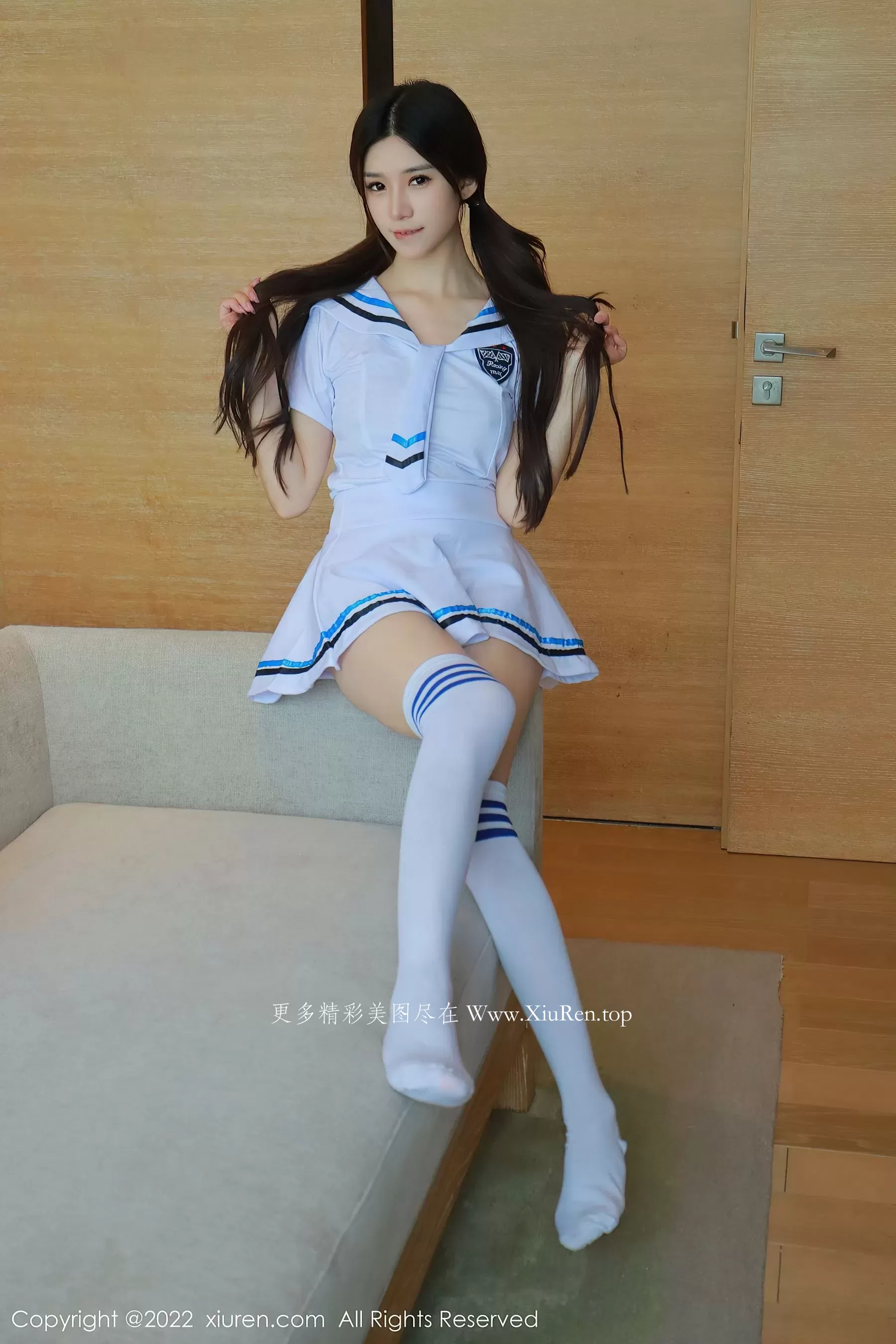 秀人网 No.5924 Hebe韩心雨 制服美腿第11张
