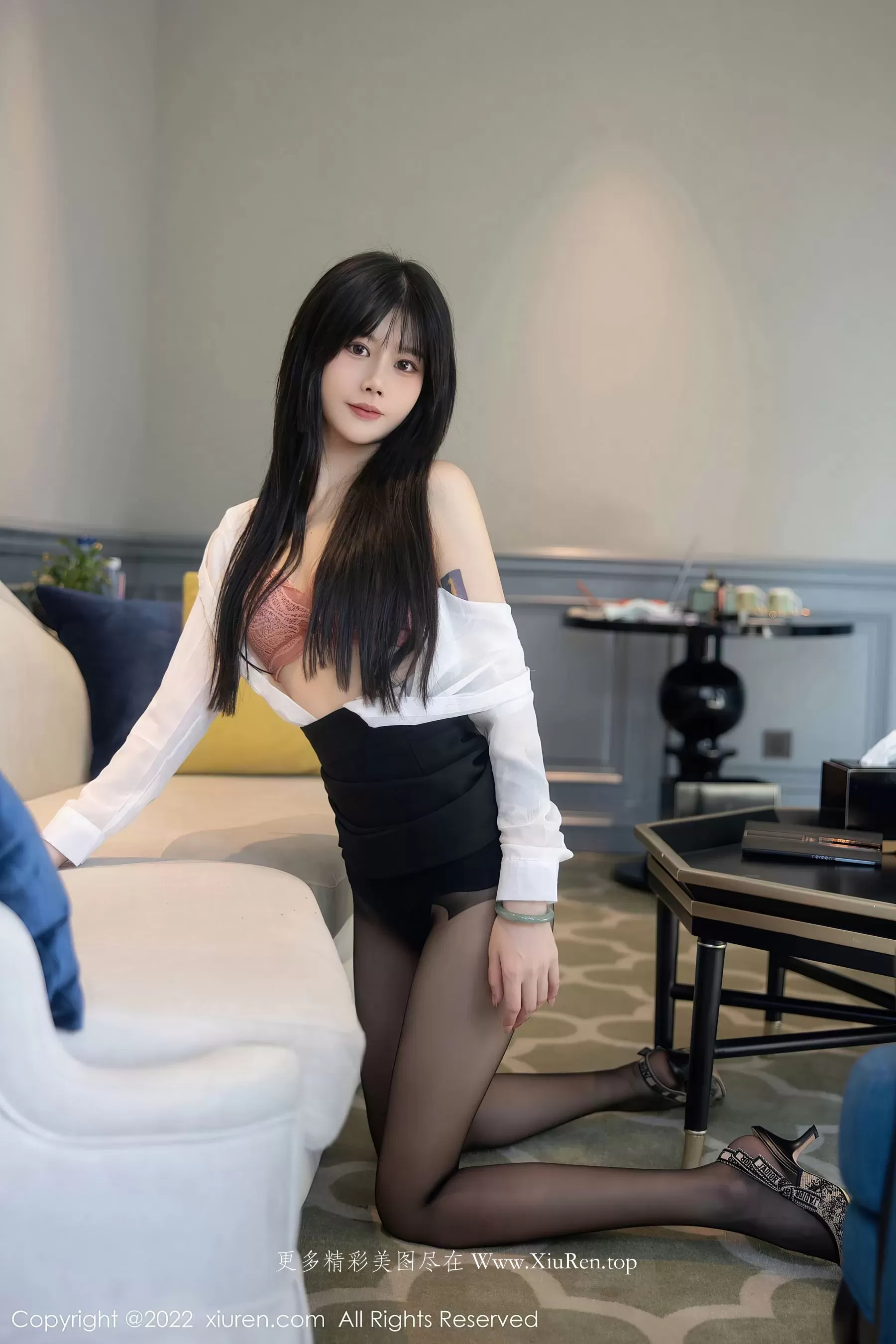  秀人网 No.5861 77qiqi 短裙黑丝第1张