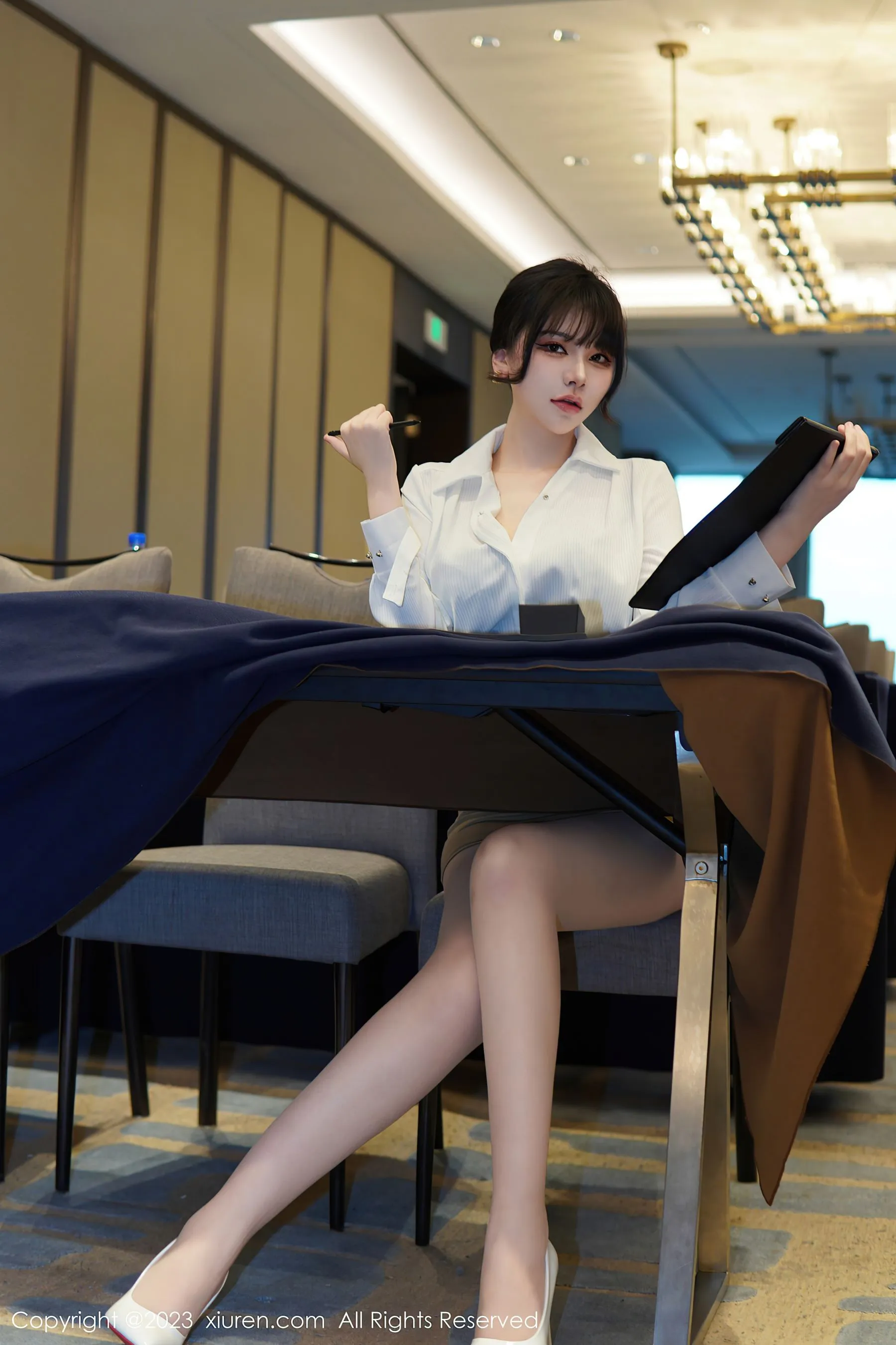 秀人网 No.6111 桃桃子_ 短裙美腿第17张