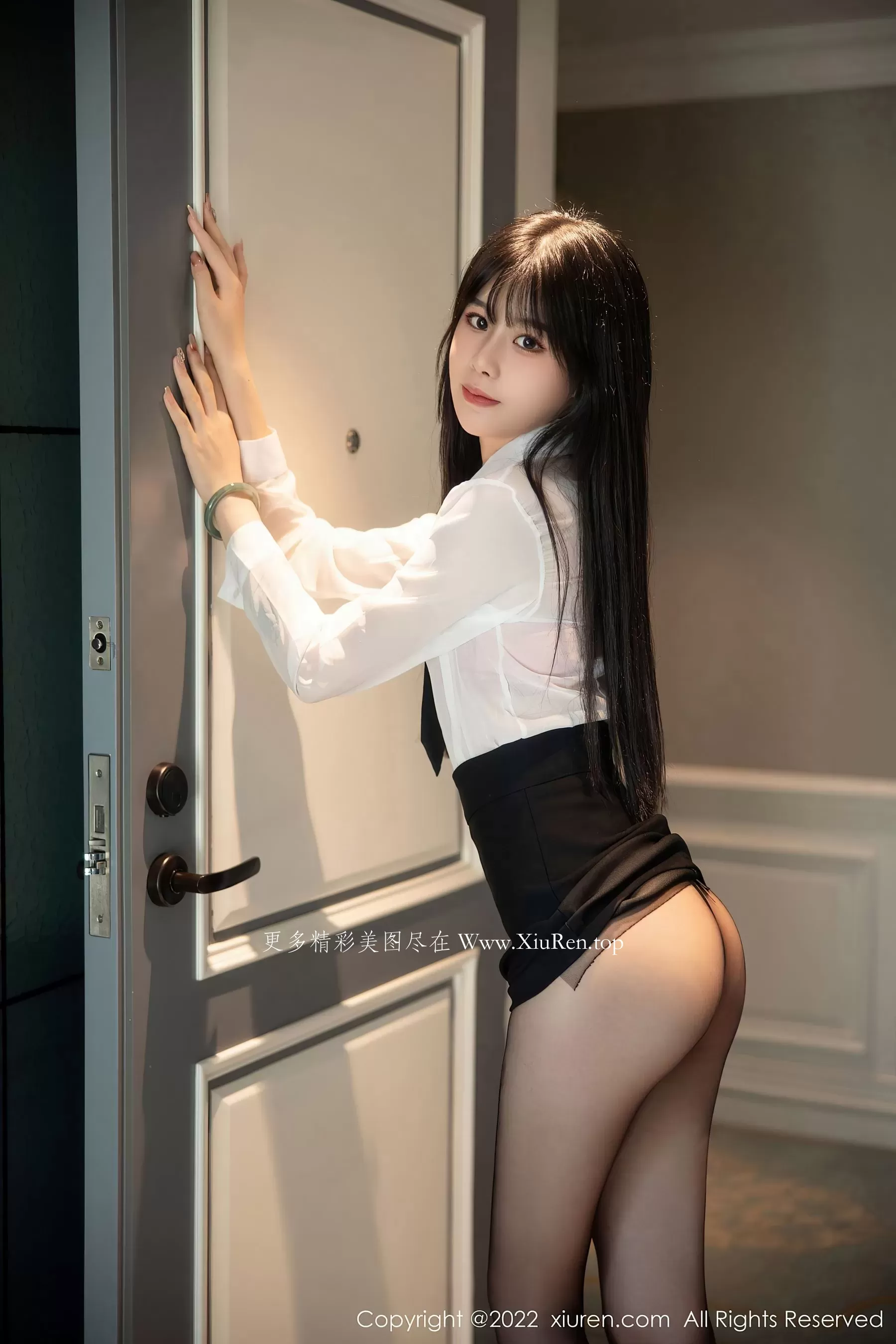  秀人网 No.5861 77qiqi 短裙黑丝第18张