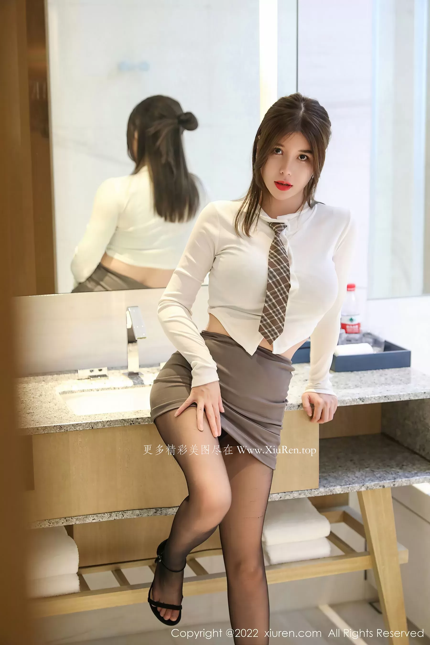 秀人网 No.5961 周jojobaby 黑丝短裙第16张