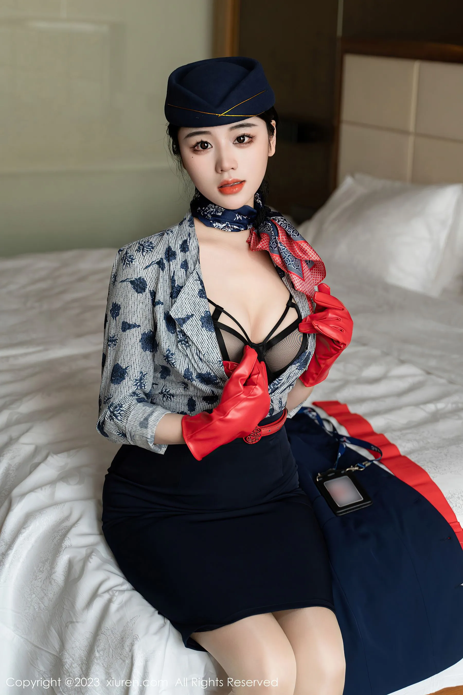 秀人网 No.6790 汐汐爱吃草莓 制服美臀插图3