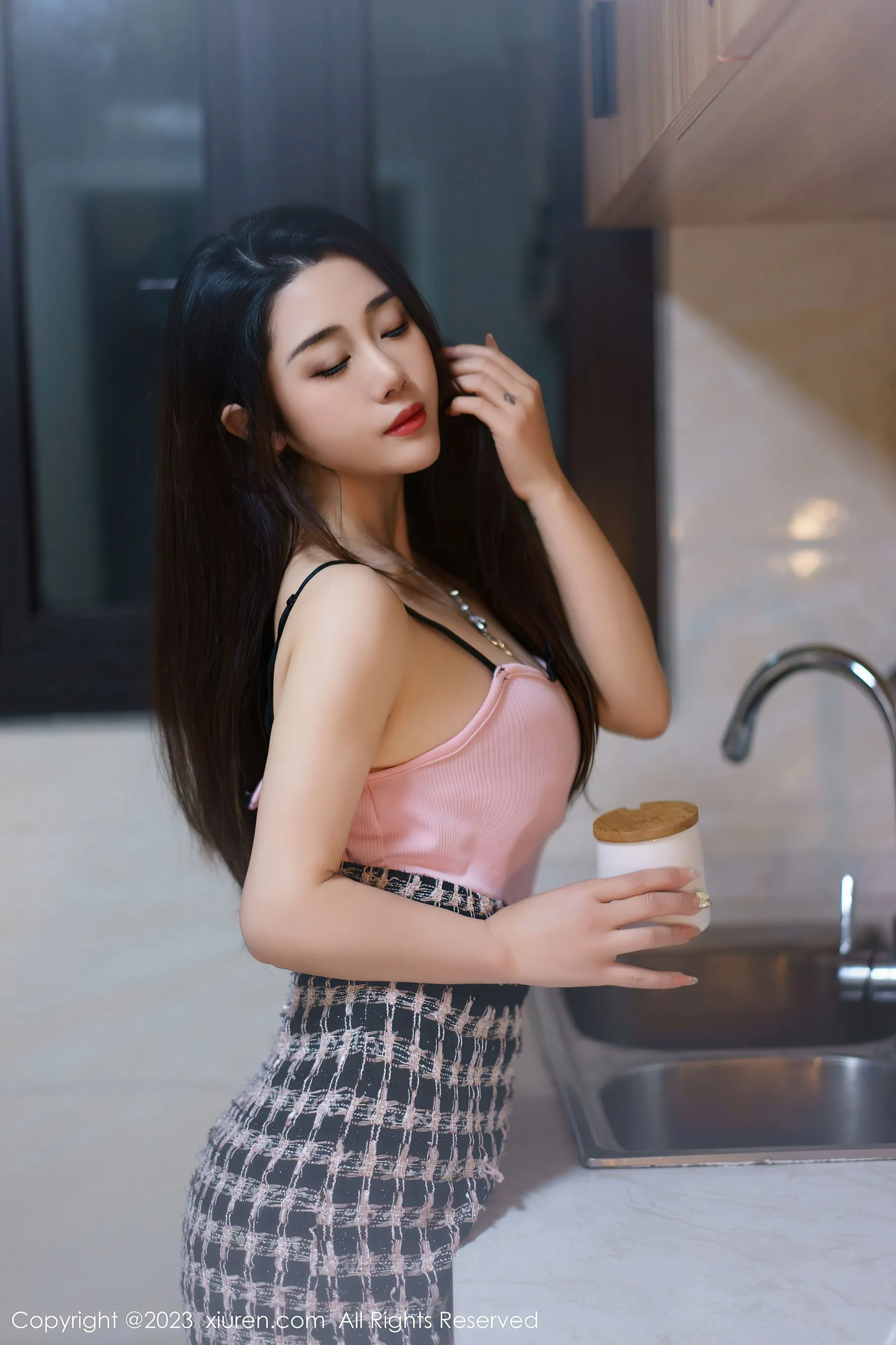 秀人网 No.6799 严利娅Yuliya 丰腴美臀插图1