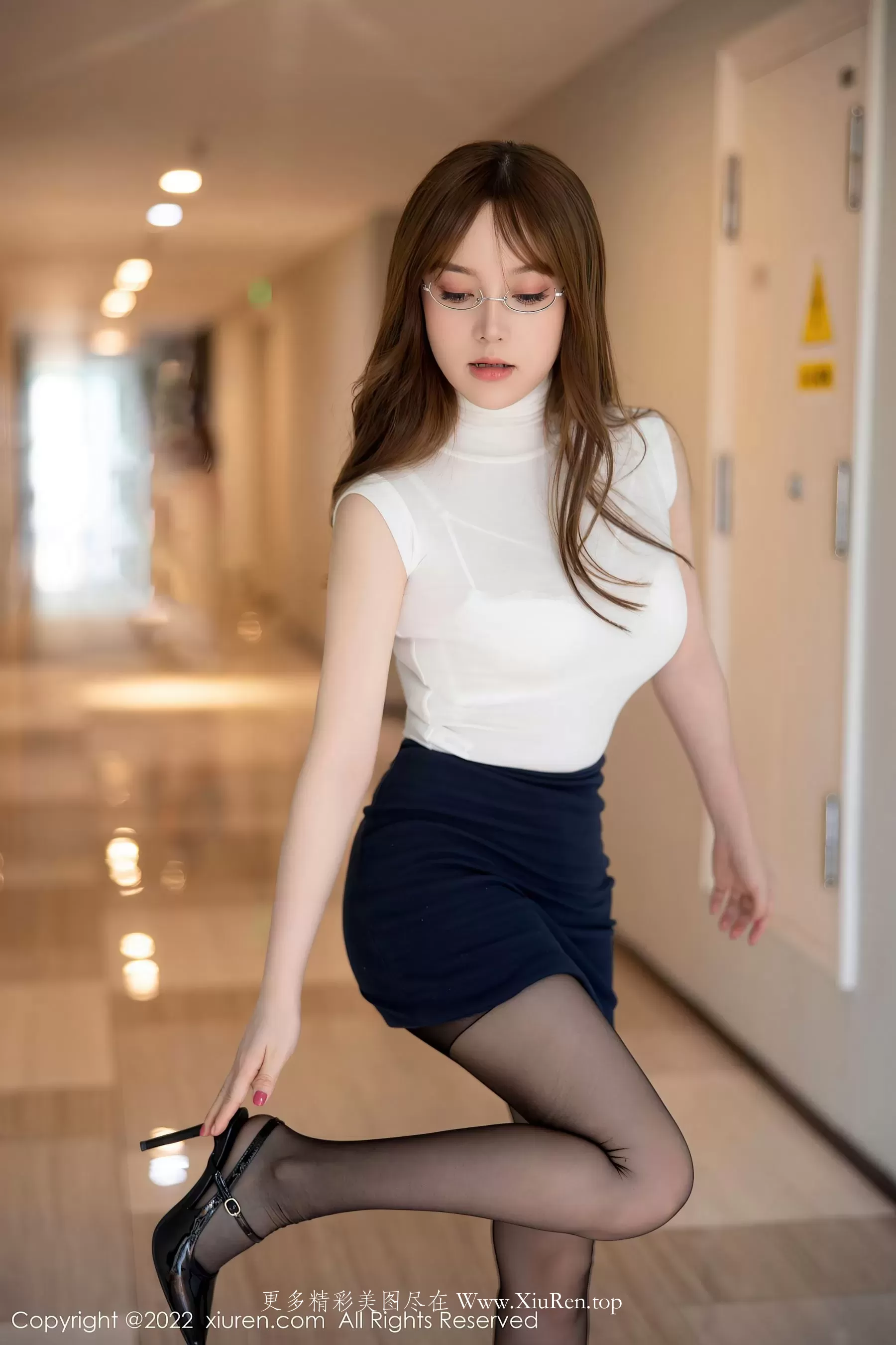 秀人网 No.6005 豆瓣酱 黑丝短裙第24张