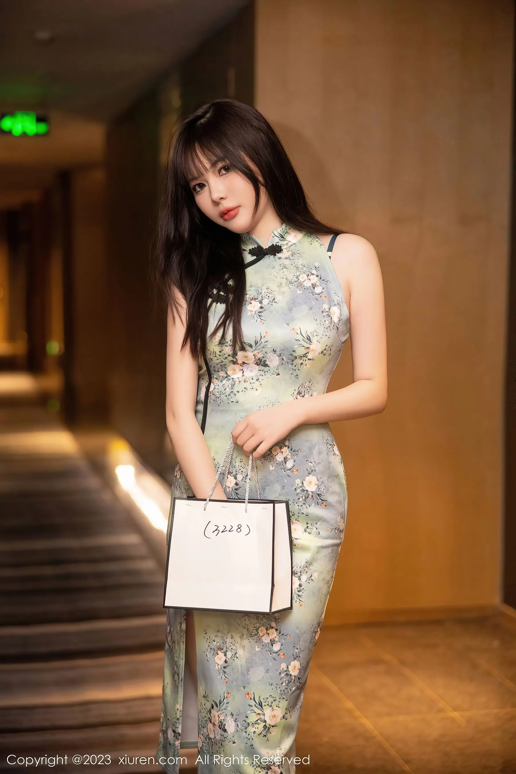 秀人网 No.6464 Arude薇薇 旗袍美腿插图6