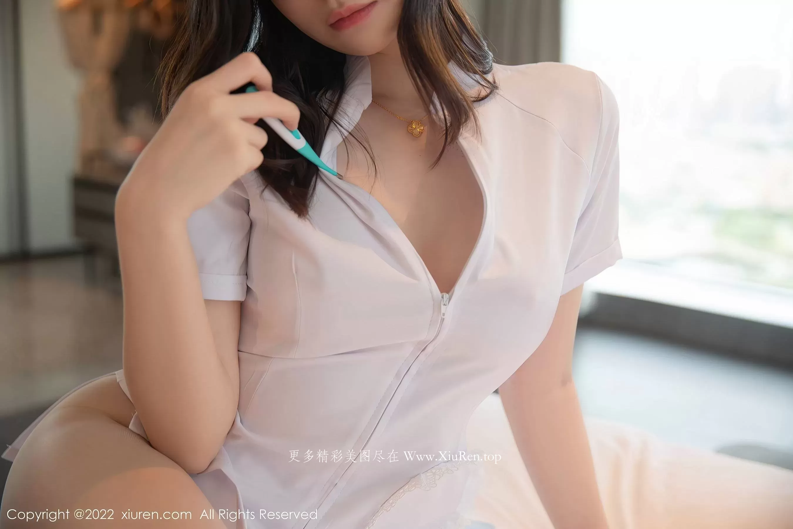 秀人网 No.6020 是小逗逗 护士服美腿第27张