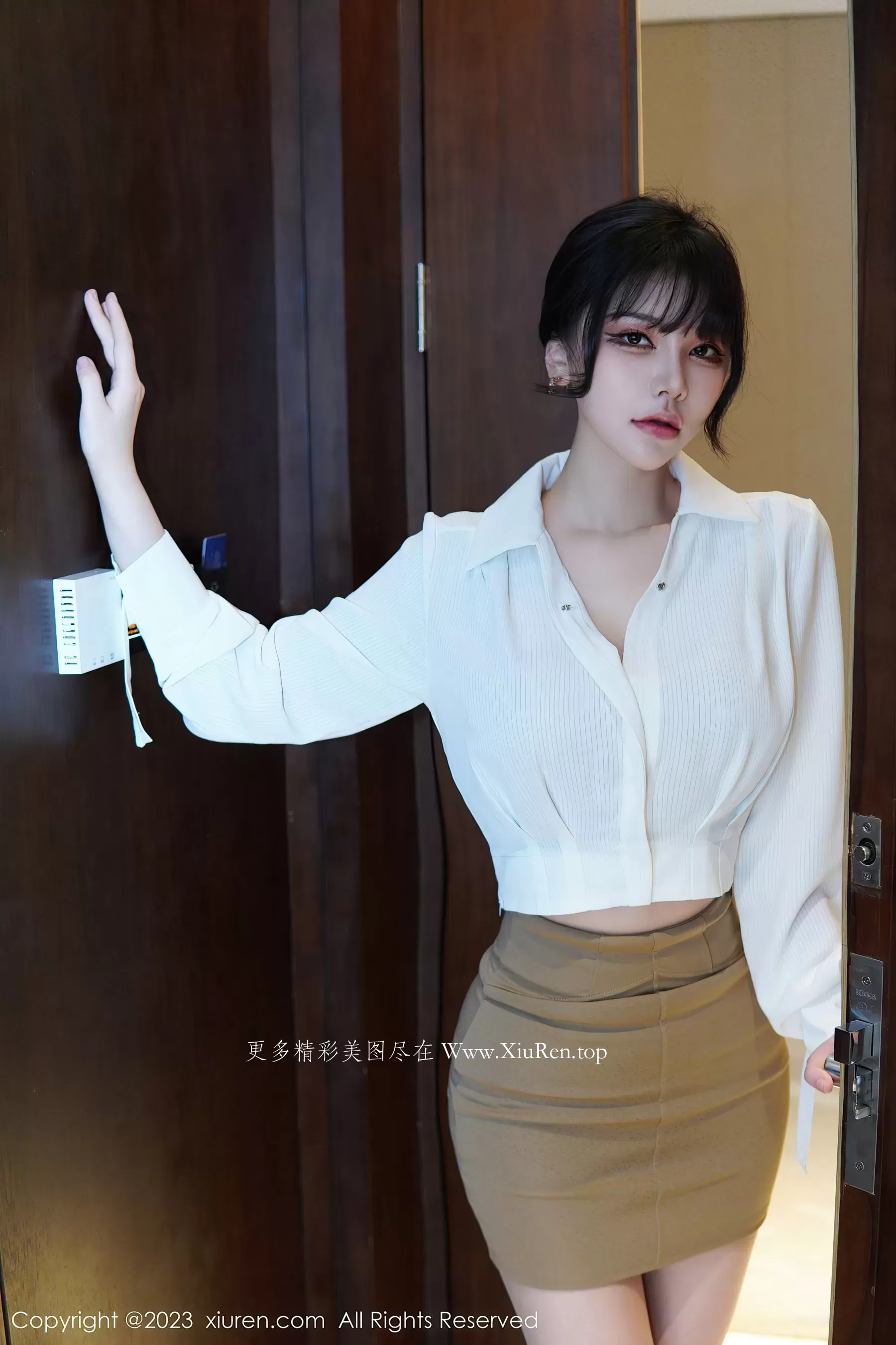 秀人网 No.6111 桃桃子_ 短裙美腿第22张