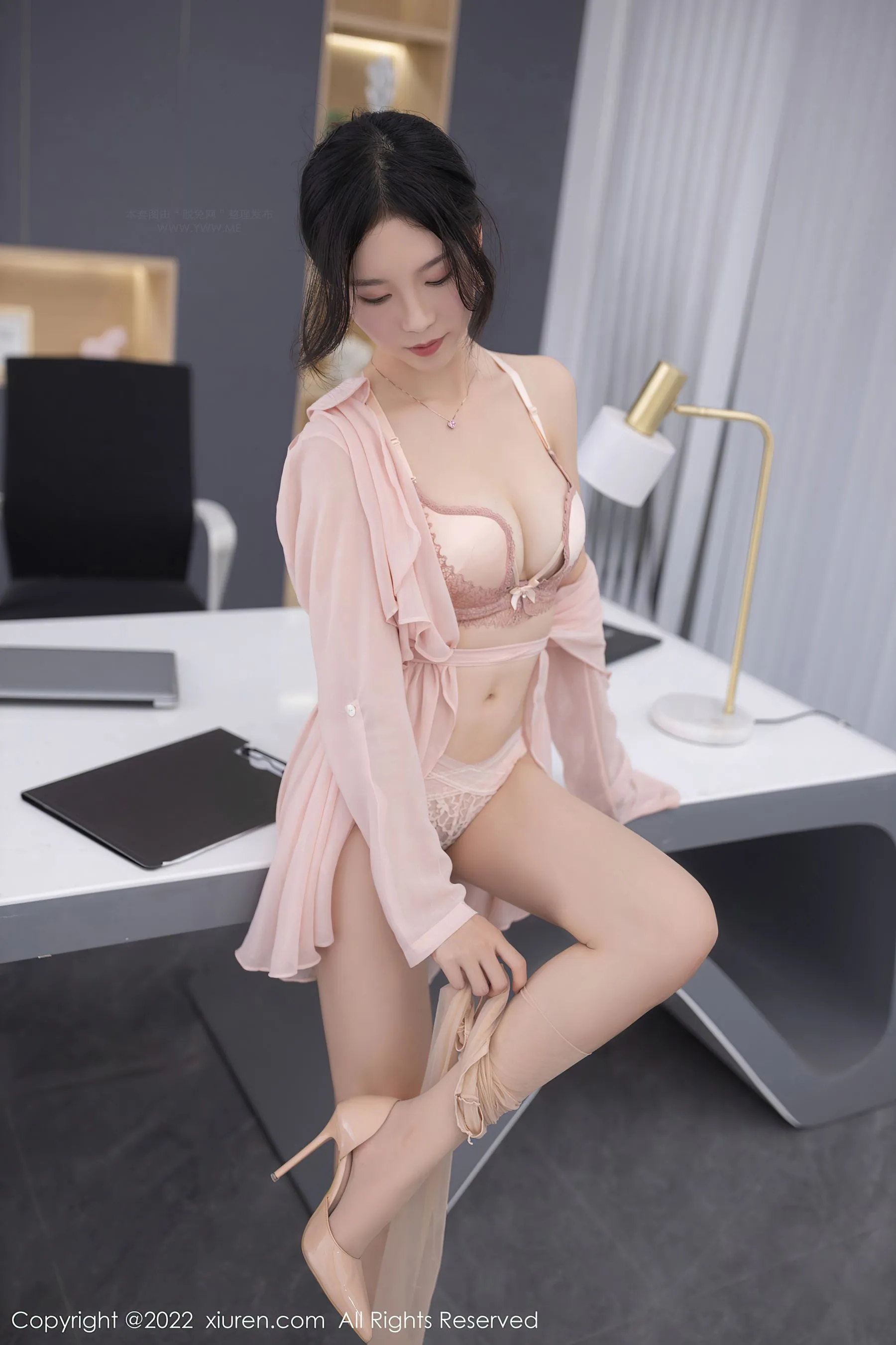 秀人网 No.5657 利世 职员装扮插图3