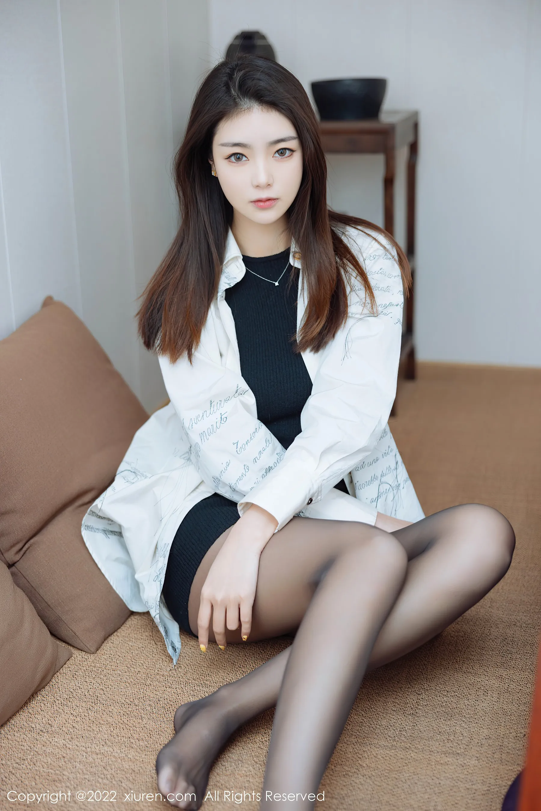 秀人网 No.4832 可樂Vicky 黑丝美腿插图4