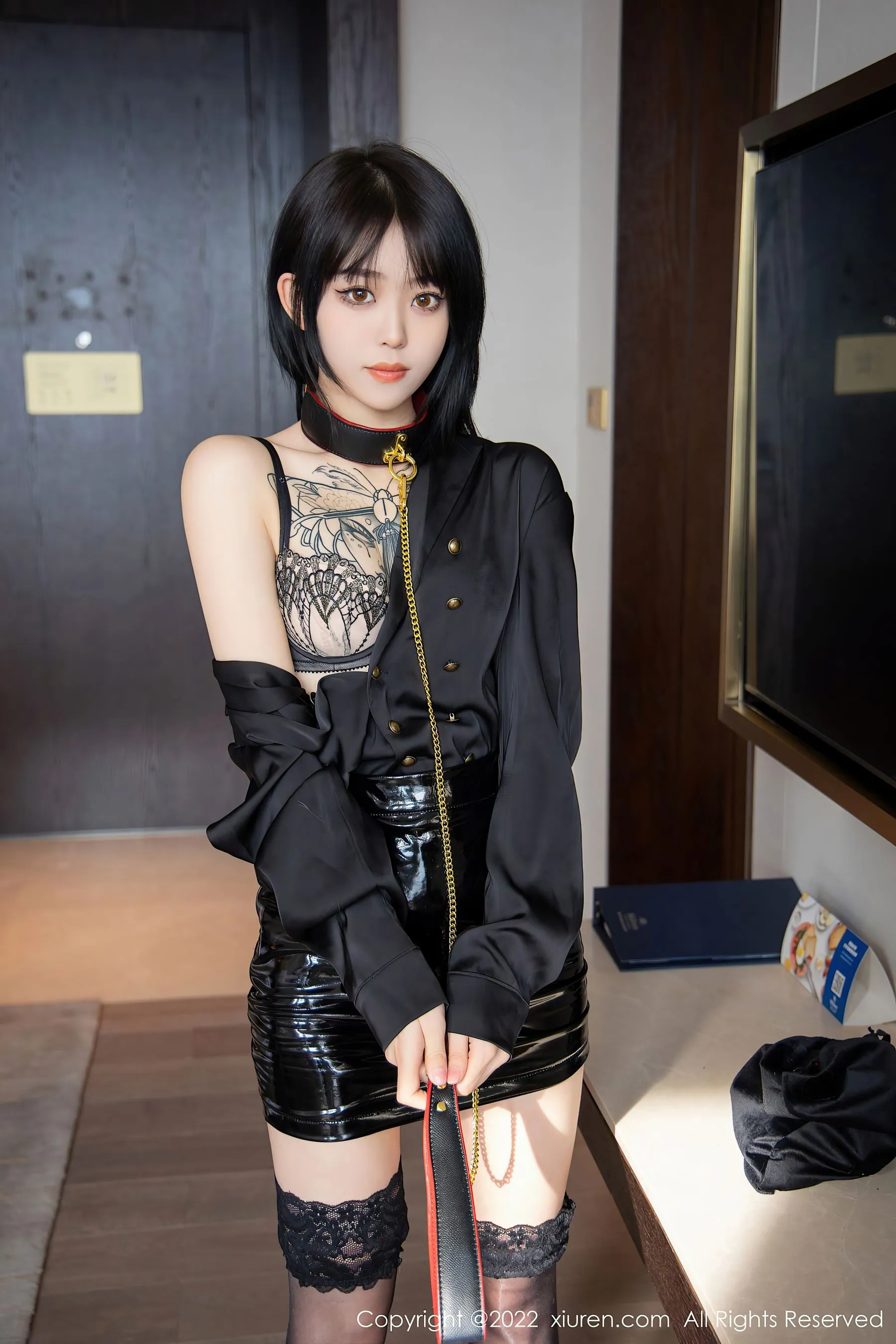 秀人网 No.4927 奶瓶. 黑丝美腿插图3