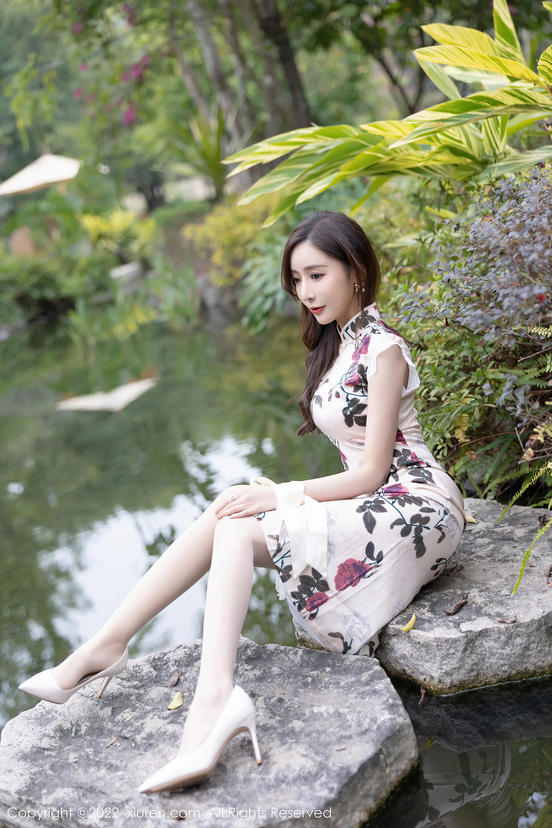 秀人网 No.4688 王馨瑶yanni 旗袍美腿丝袜写真插图4