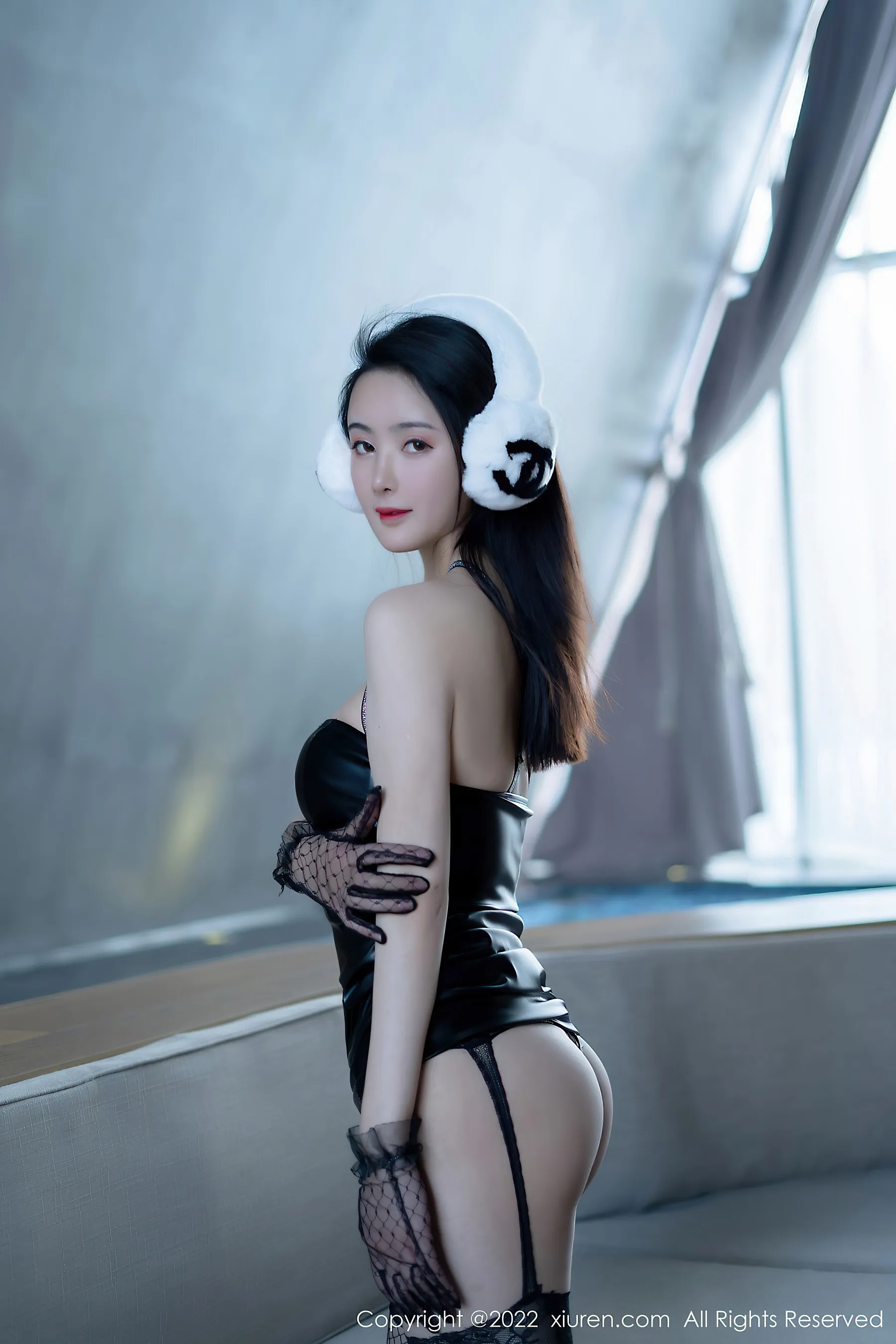 秀人网 No.4779 summer宝宝 黑丝美腿皮衣模特写真插图3